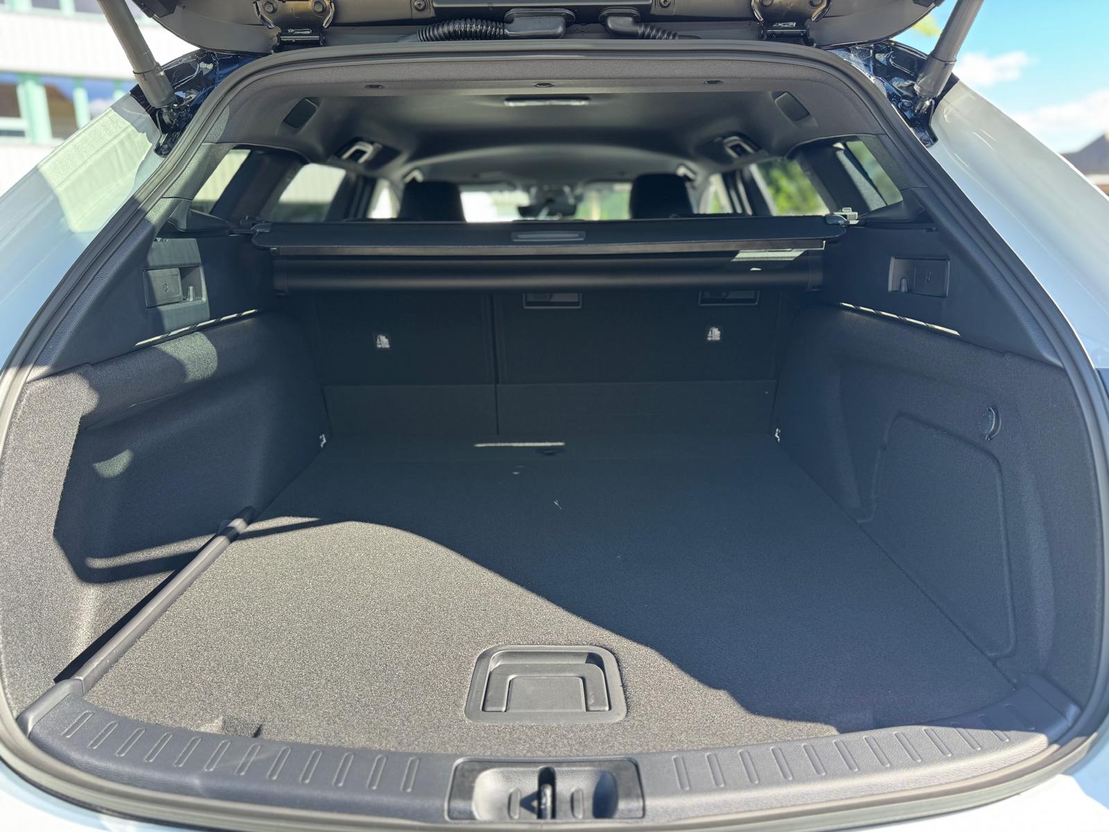 TOYOTA Corolla Touring Sports 2.0 HSD GR-Sport e-CVT-image-15