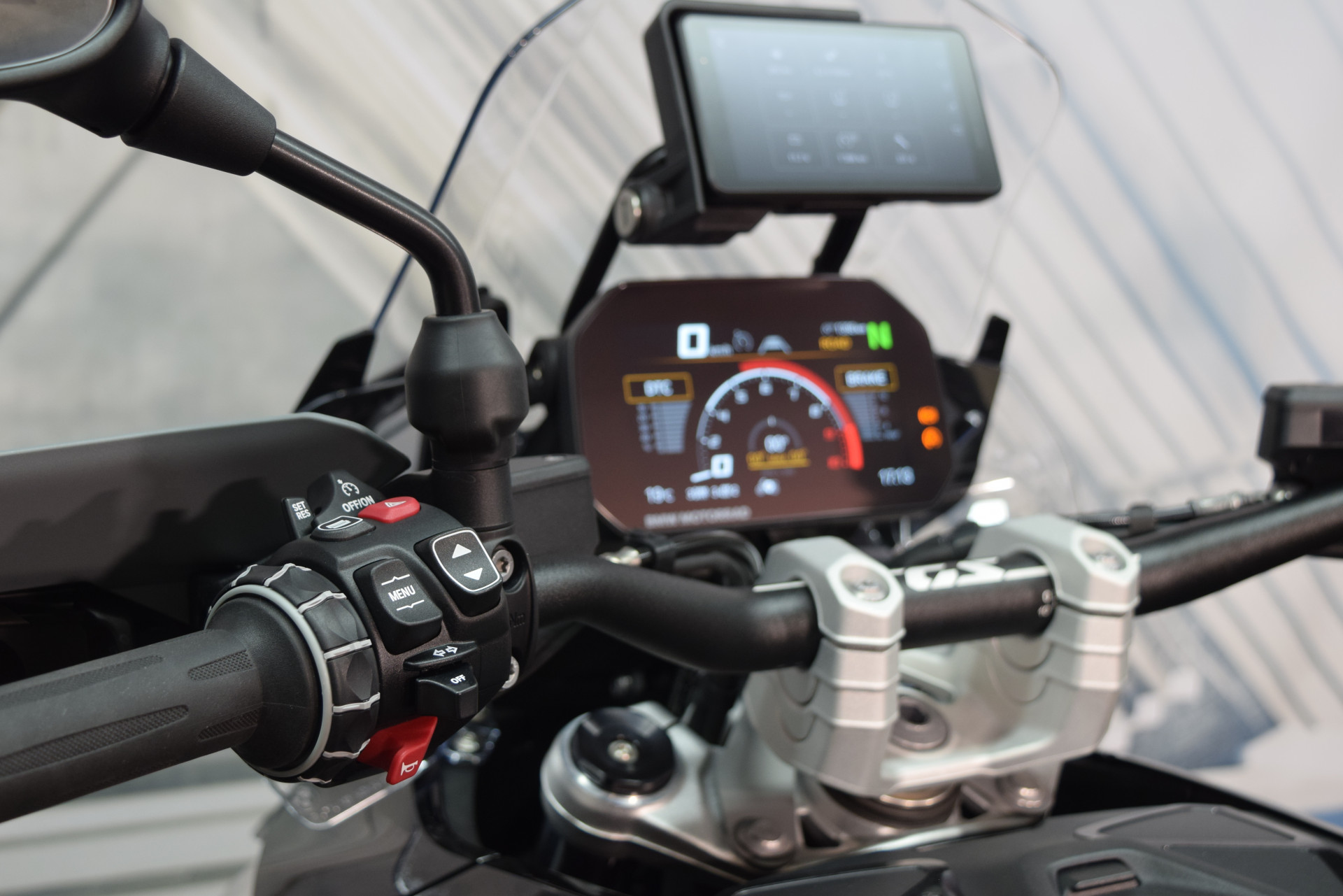 BMW R 1300 GS Triple Black inkl. Navi, Koffer & Topcase-image-6