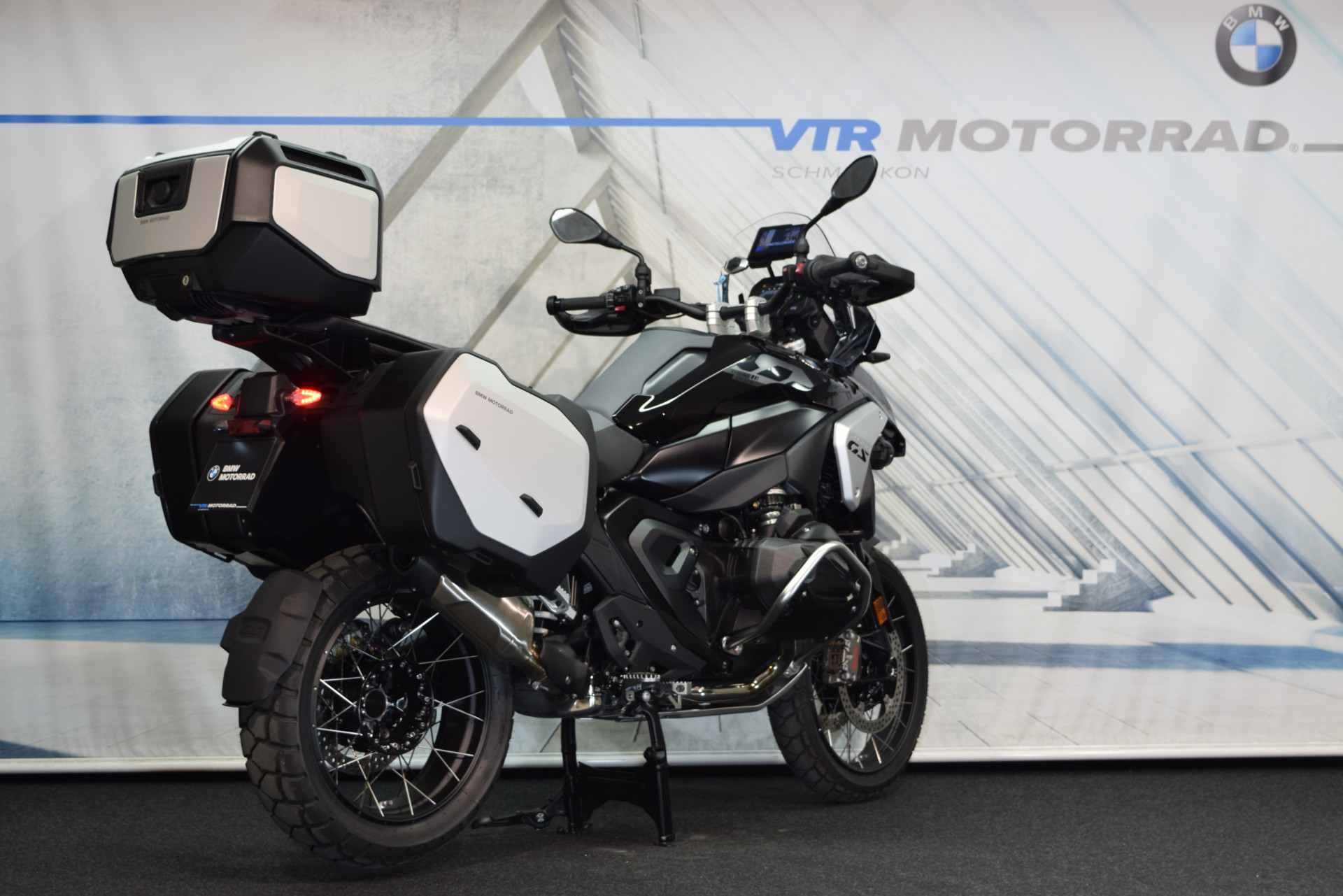 BMW R 1300 GS Triple Black inkl. Navi, Koffer & Topcase-image-2