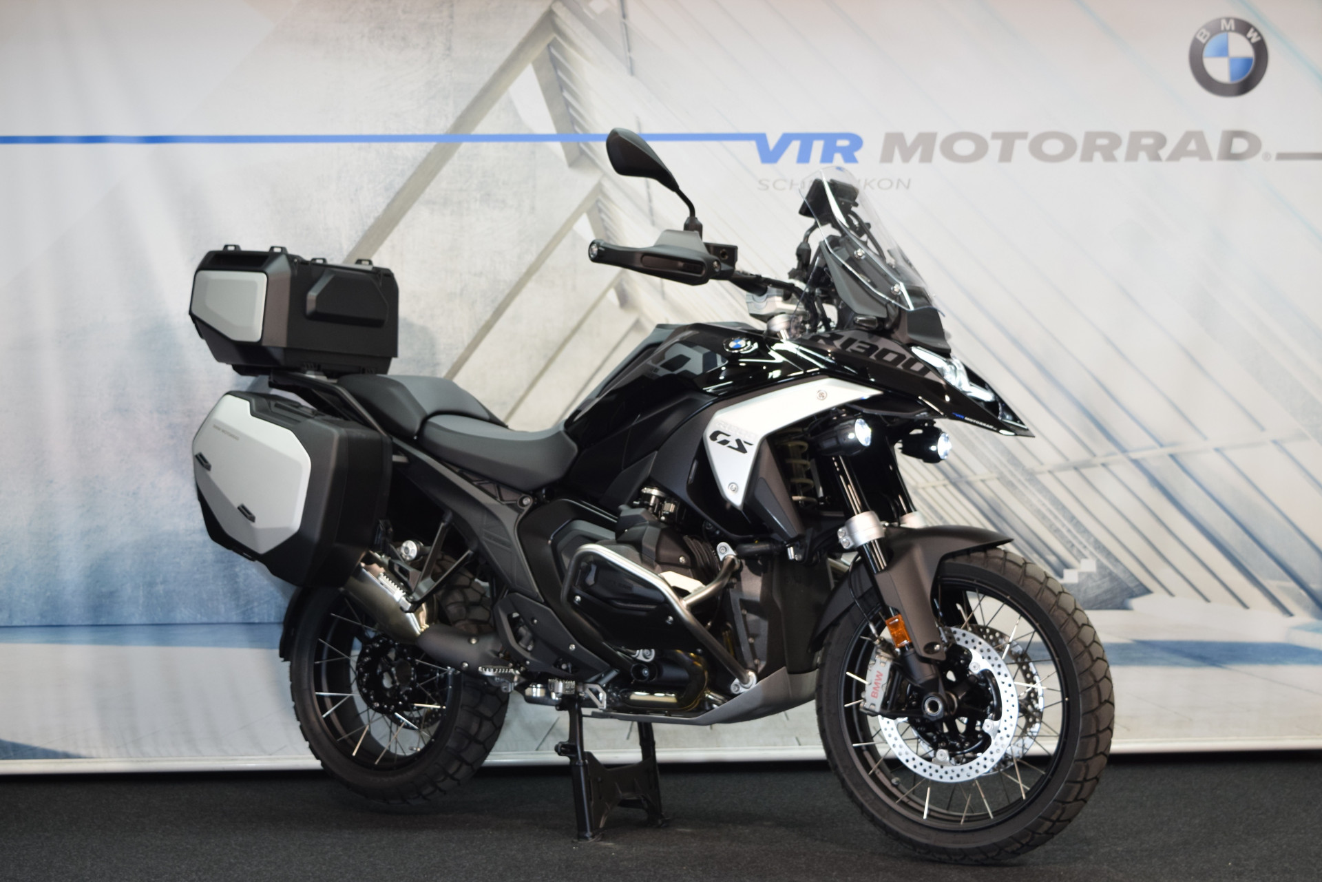 BMW R 1300 GS Triple Black inkl. Navi, Koffer & Topcase-image-0