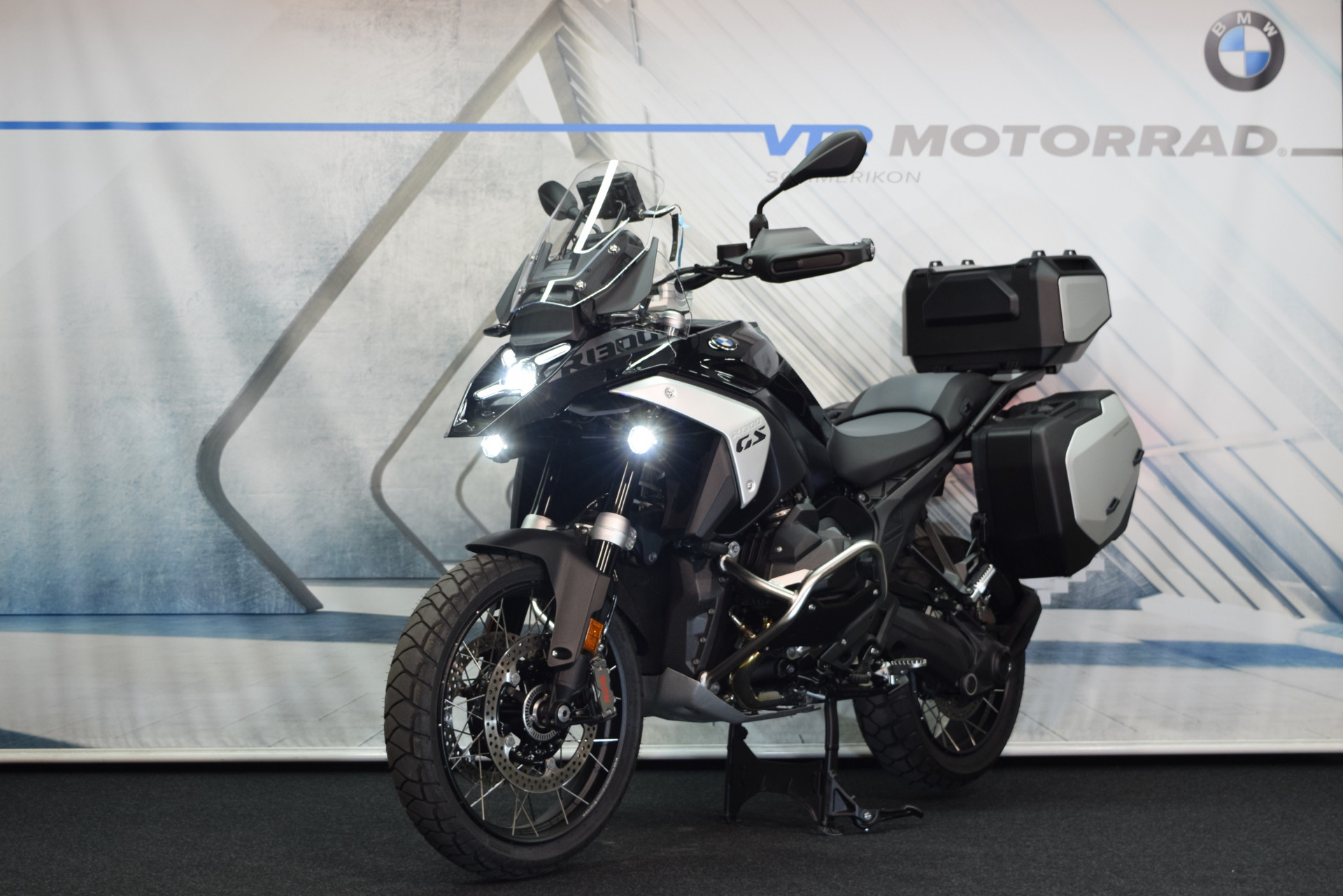 BMW R 1300 GS Triple Black inkl. Navi, Koffer & Topcase-image-5