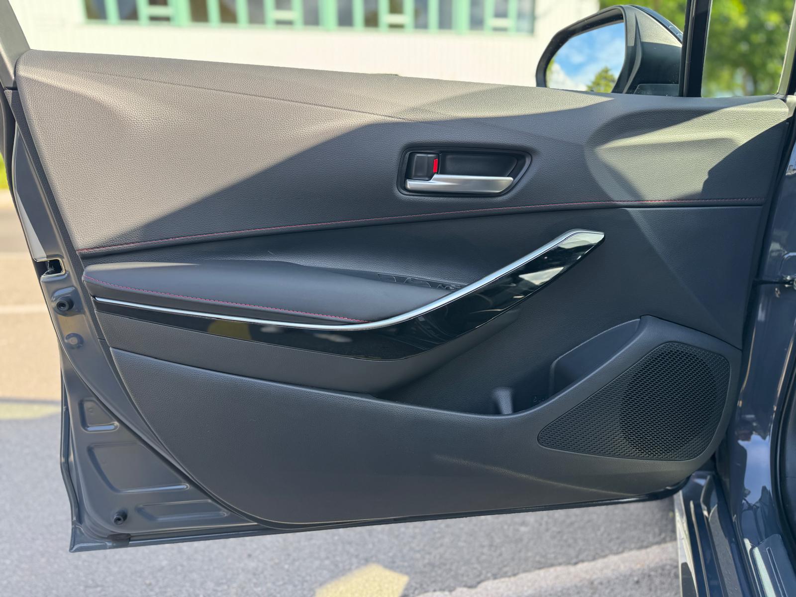 TOYOTA Corolla Touring Sports 2.0 HSD GR-Sport e-CVT-image-13