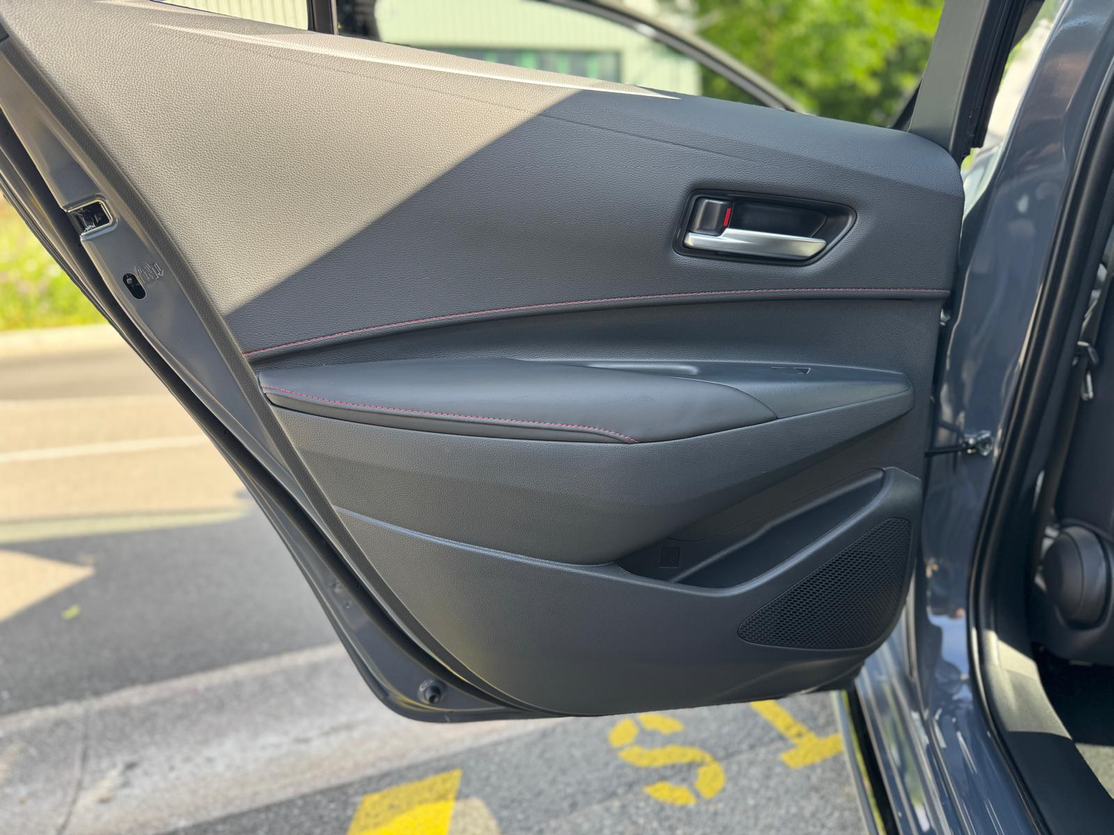TOYOTA Corolla Touring Sports 2.0 HSD GR-Sport e-CVT-image-14