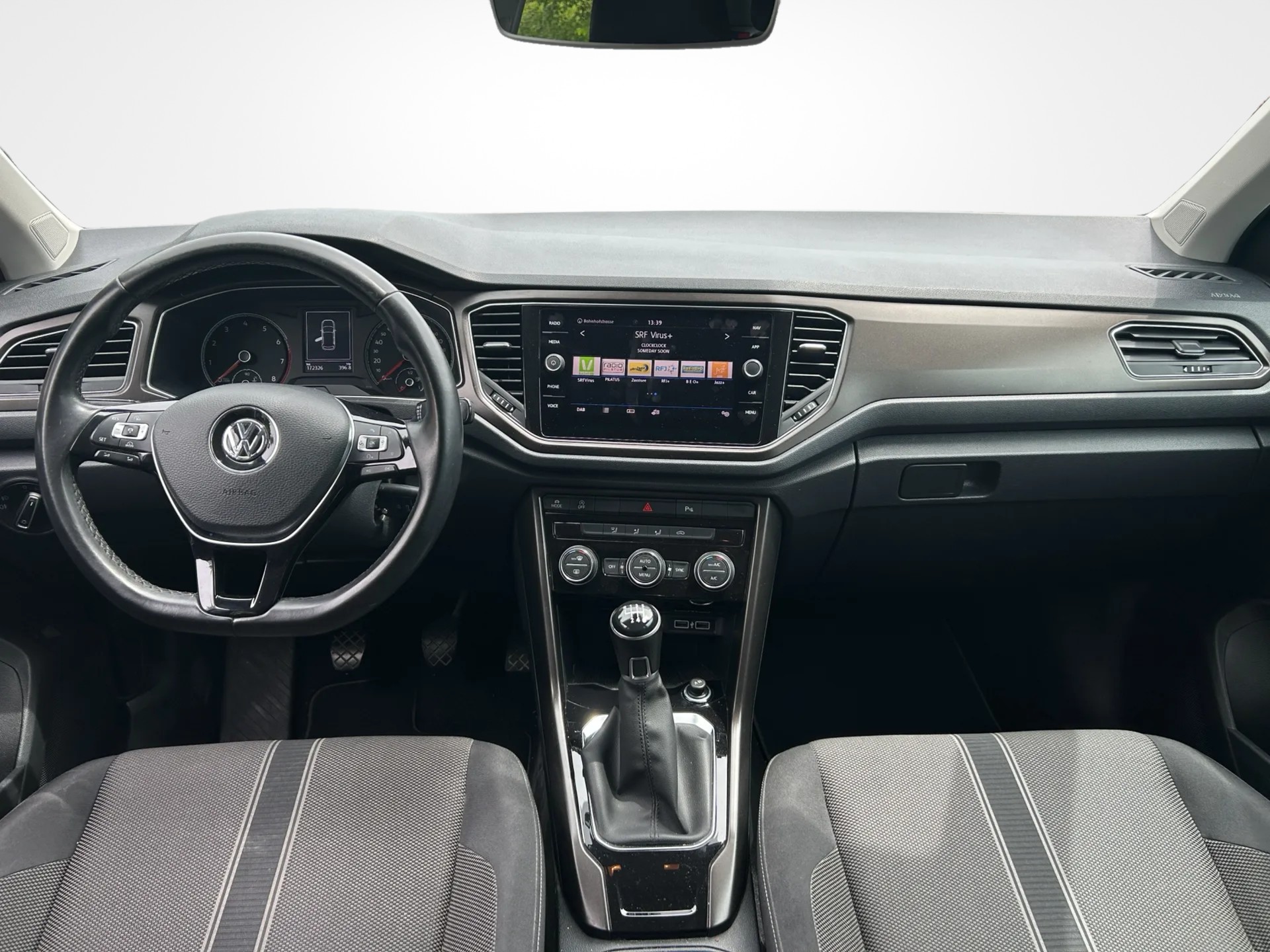 VW T-Roc 1.5 TSI EVO Advance-image-4