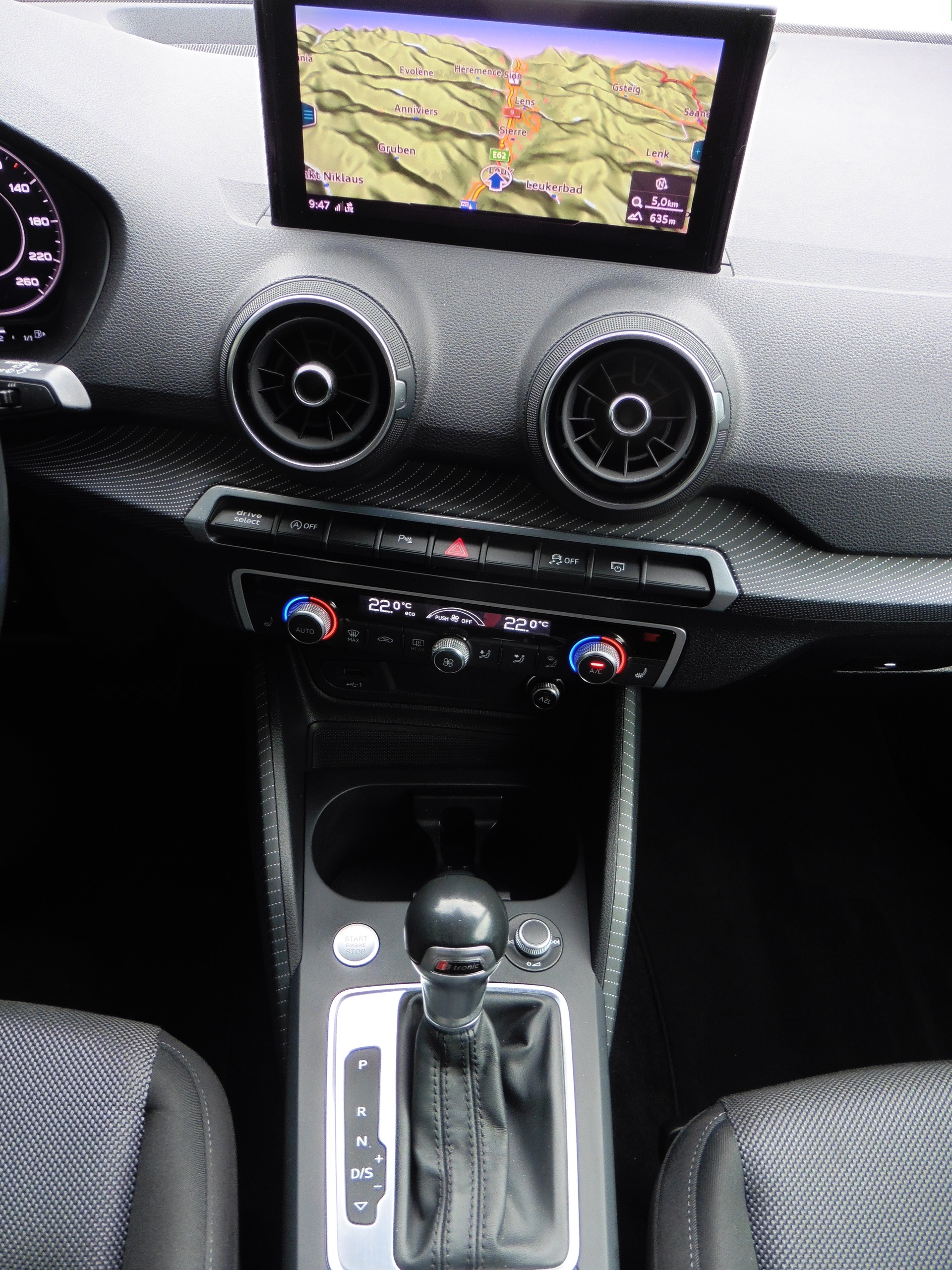 AUDI Q2 40 TFSI Sport quattro S-tronic-image-13