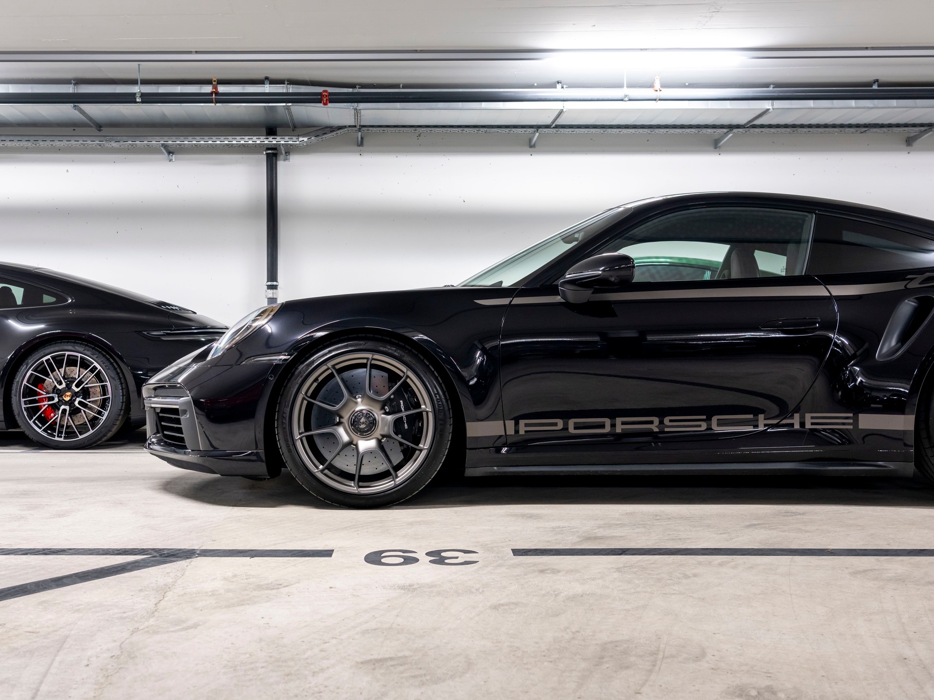 PORSCHE 911 Turbo 50 Jahre-showroom-element-3