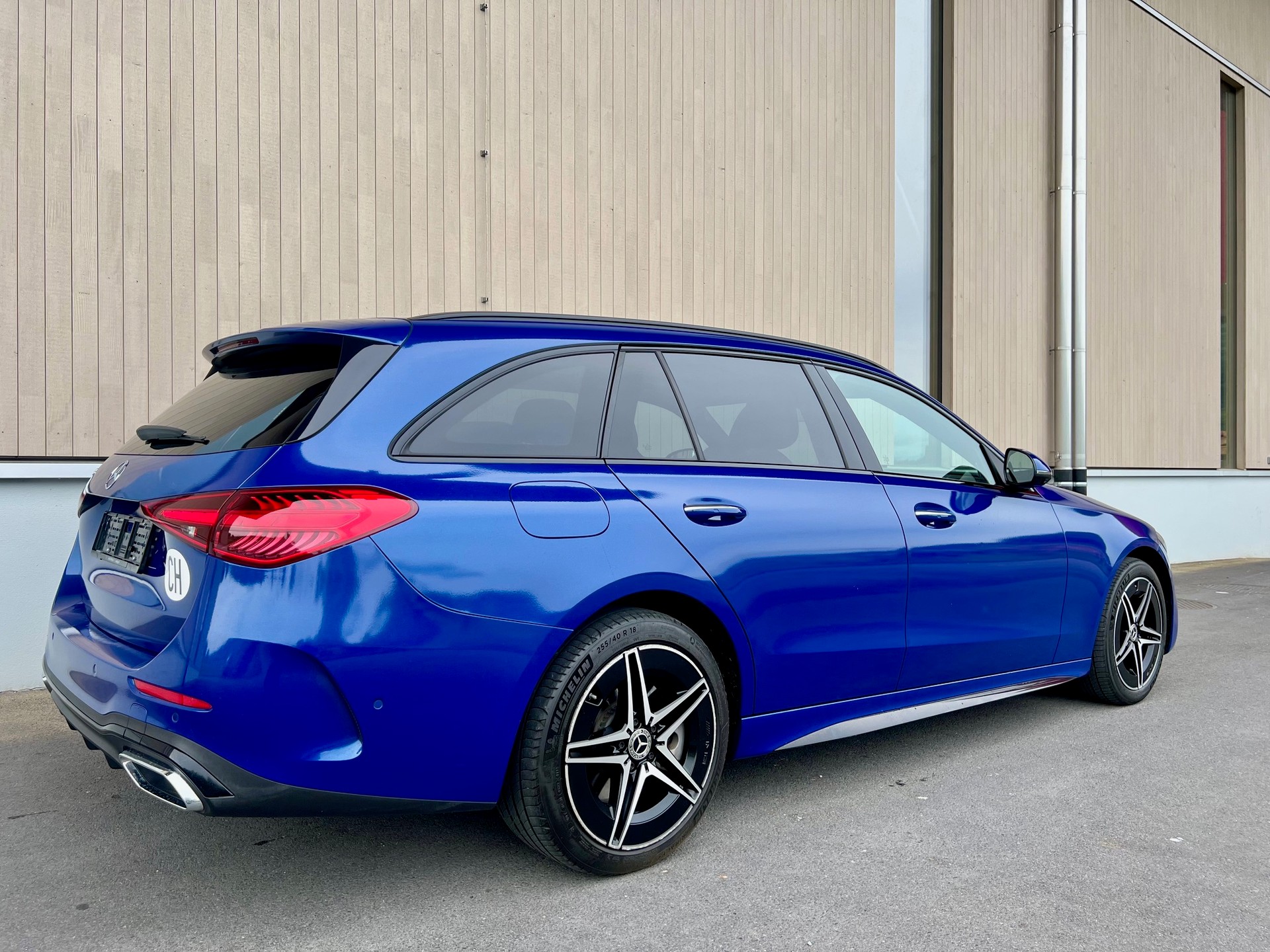 MERCEDES-BENZ C 300 e T AMG Line-image-5