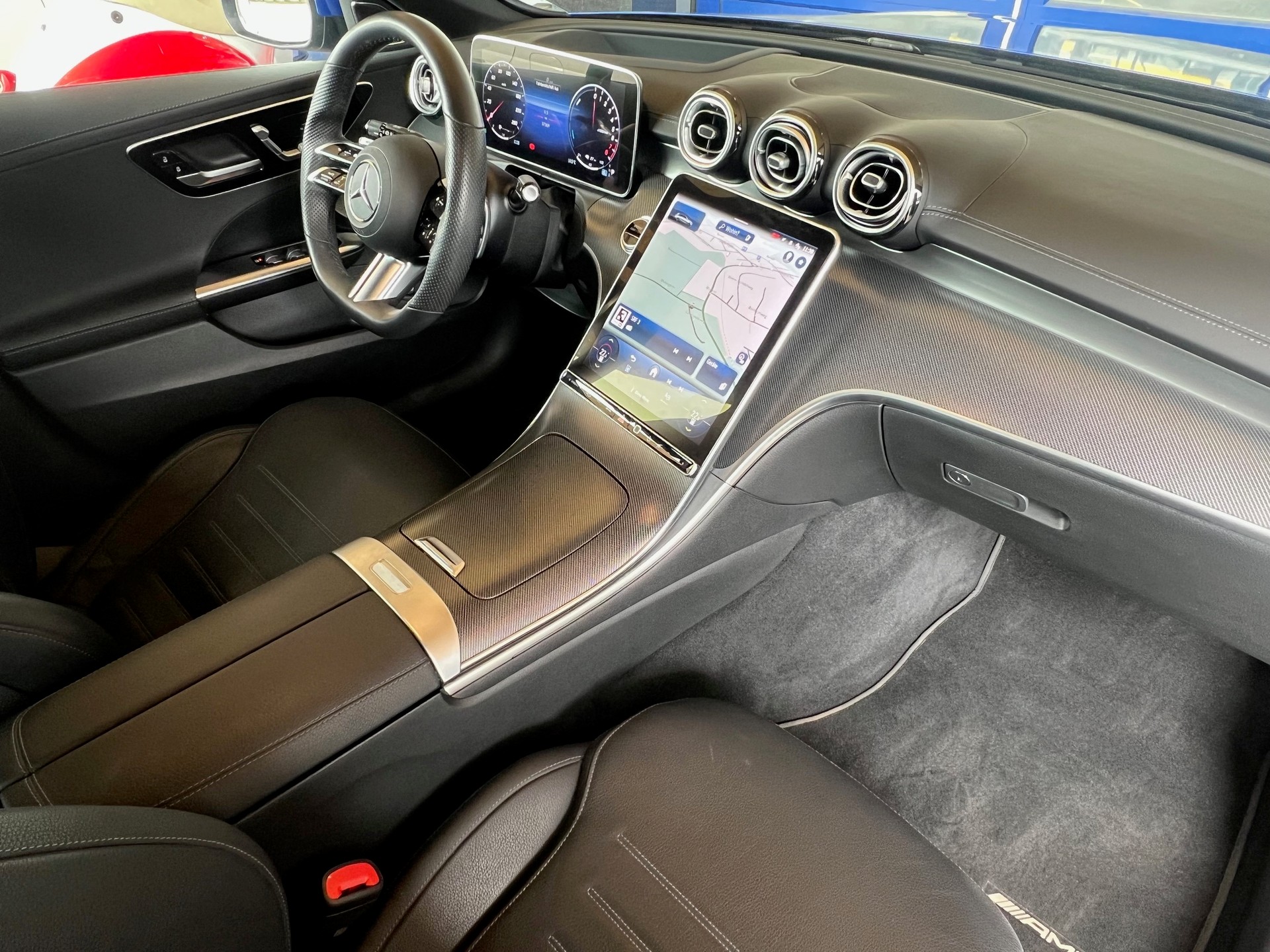 MERCEDES-BENZ C 300 e T AMG Line-image-23