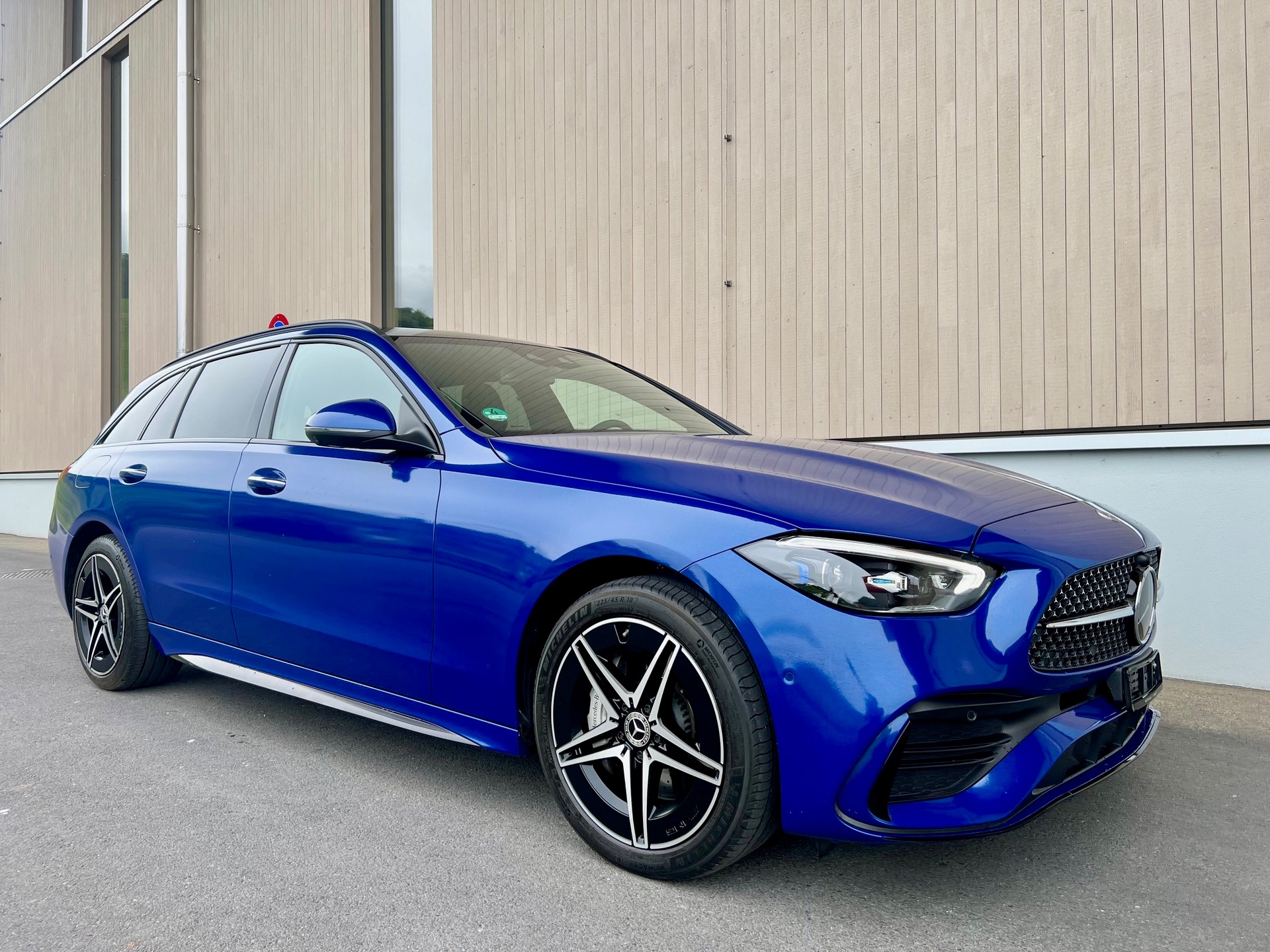 MERCEDES-BENZ C 300 e T AMG Line-showroom-element-2