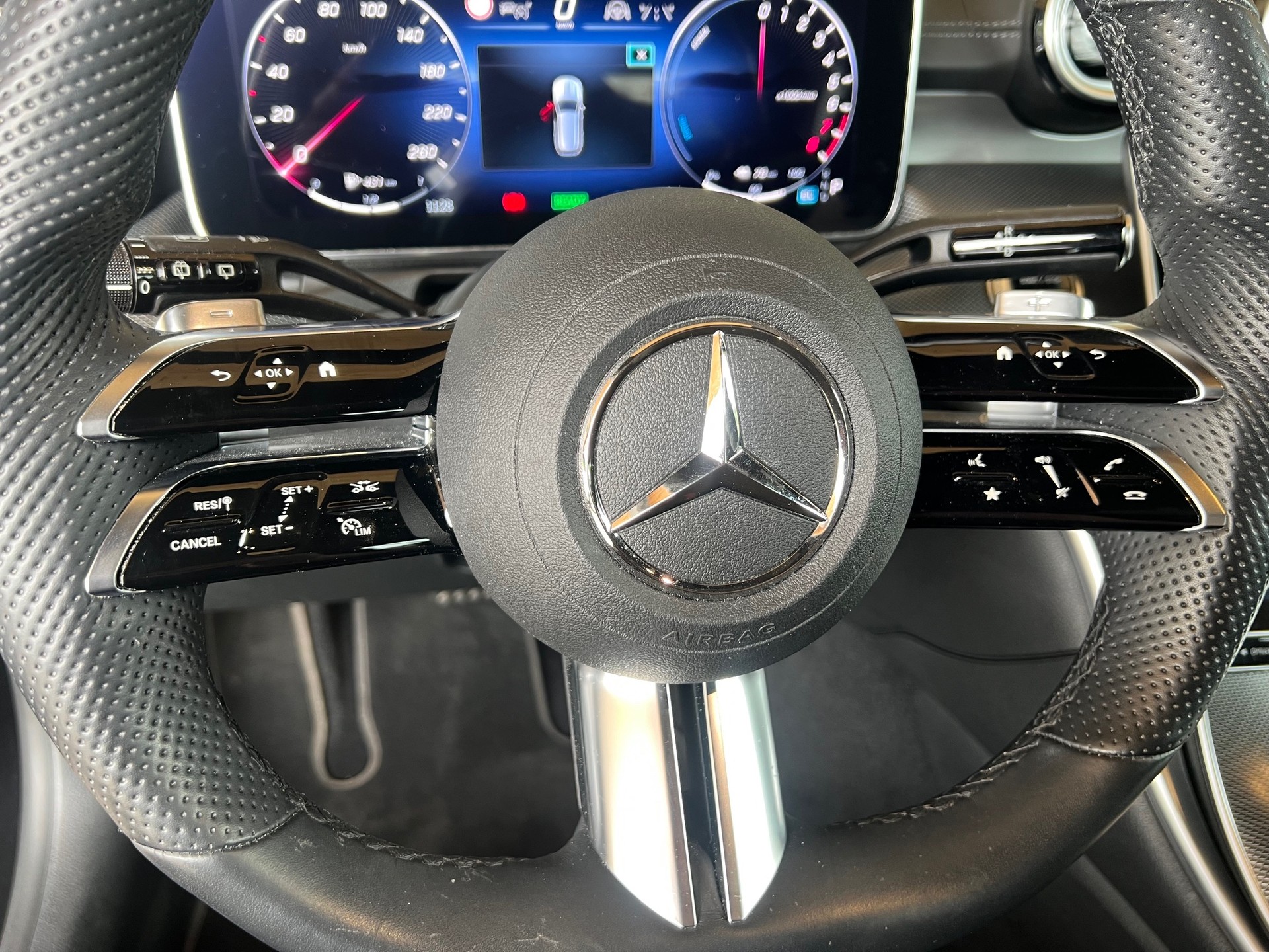 MERCEDES-BENZ C 300 e T AMG Line-image-16