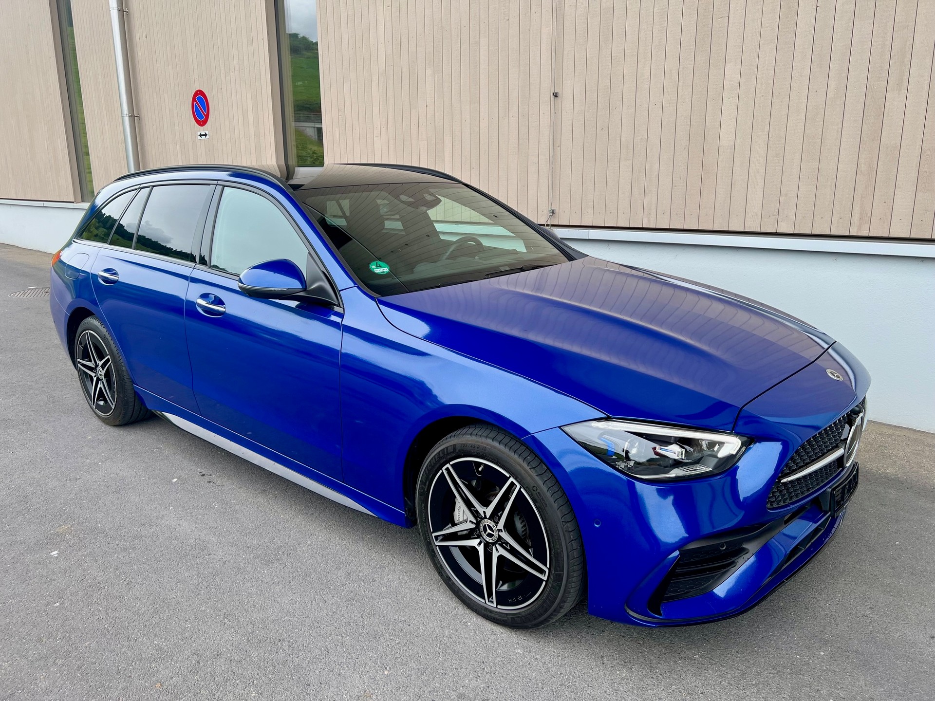 MERCEDES-BENZ C 300 e T AMG Line-showroom-element-1