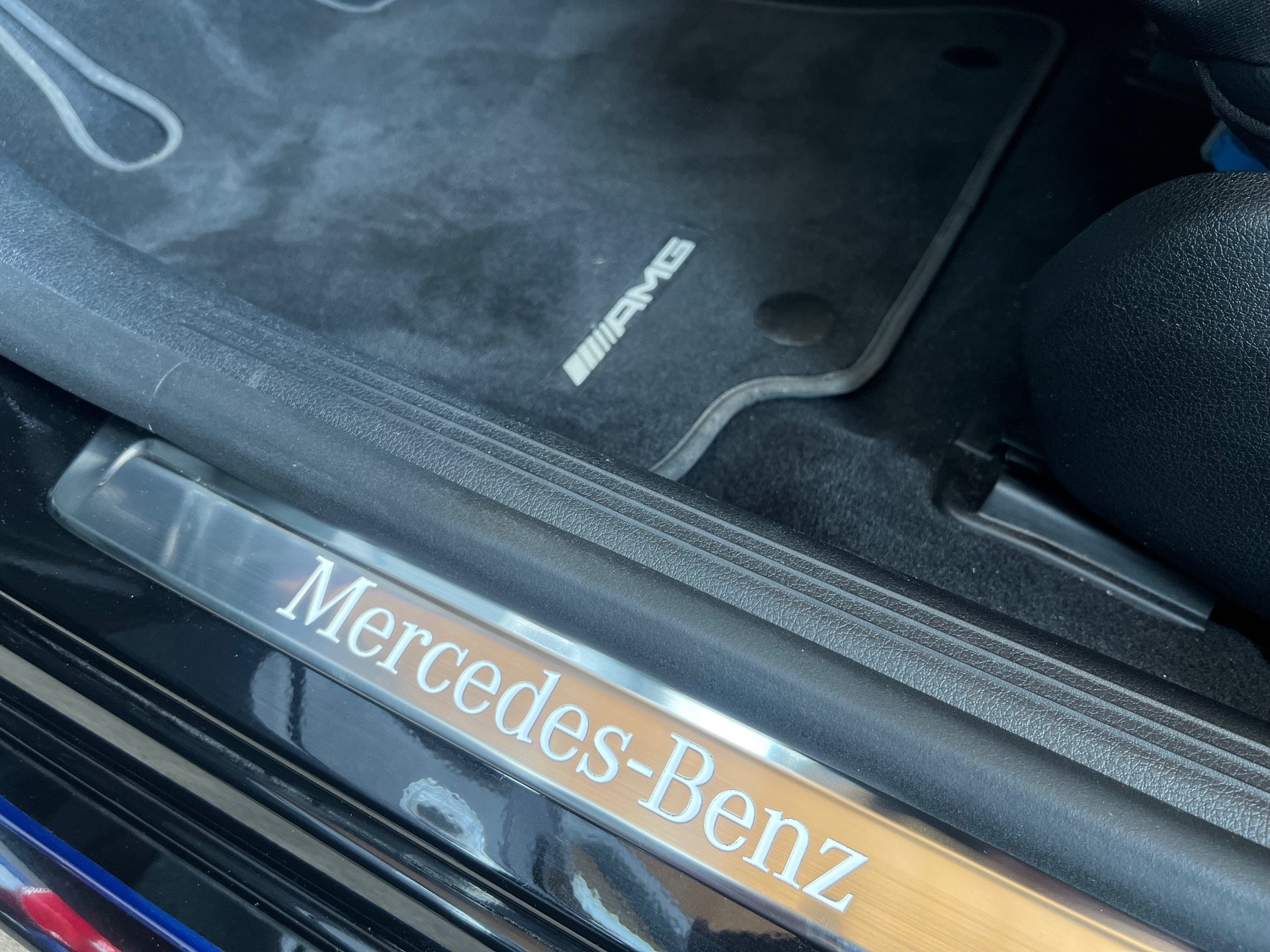 MERCEDES-BENZ C 300 e T AMG Line-image-19