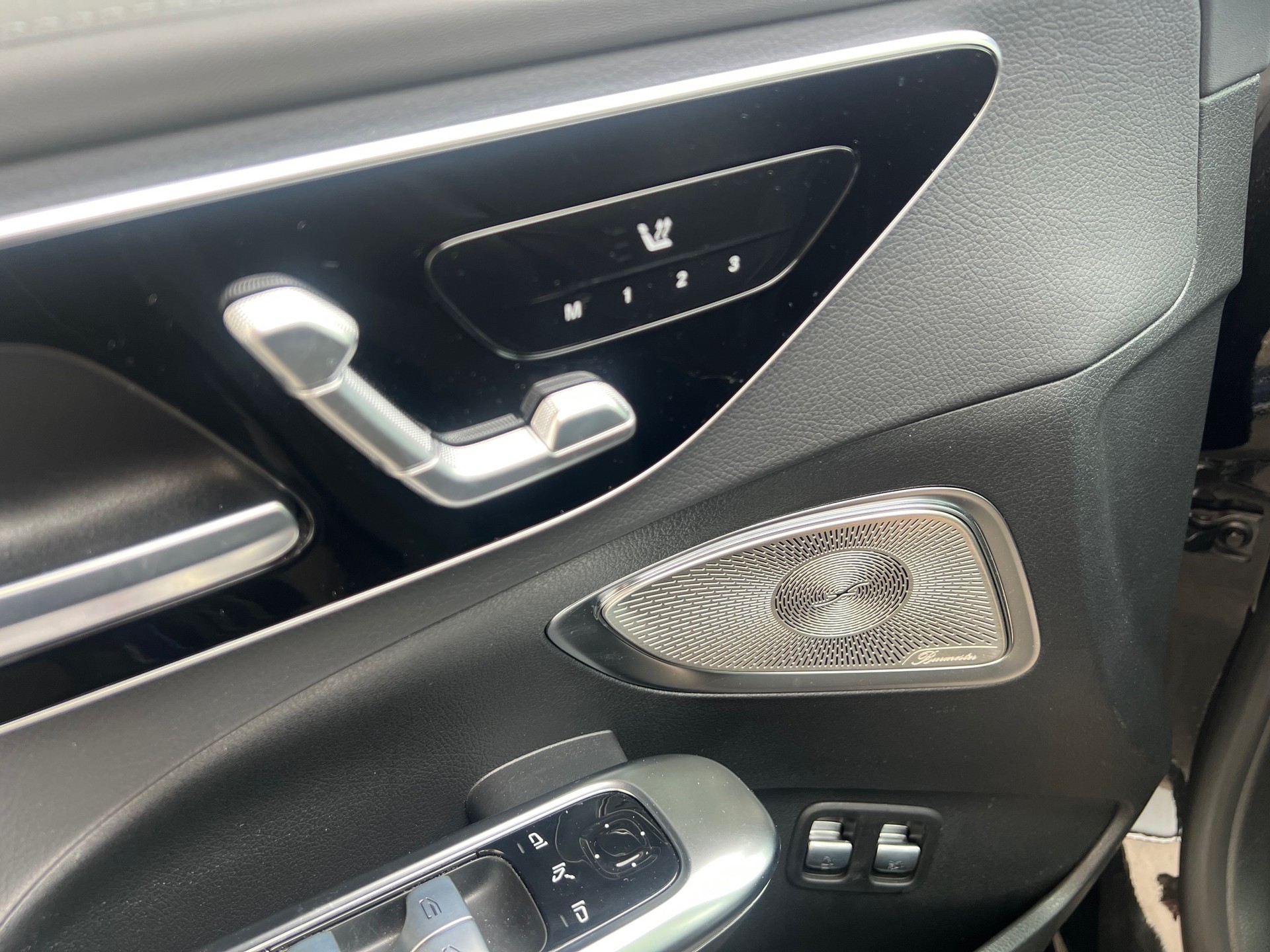 MERCEDES-BENZ C 300 e T AMG Line-image-13