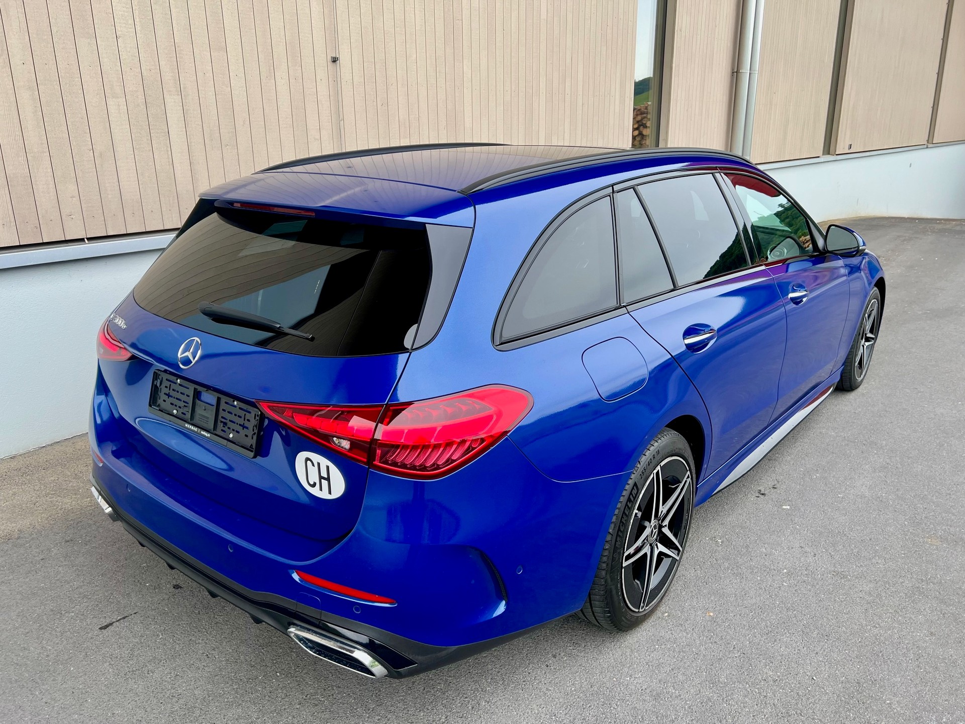 MERCEDES-BENZ C 300 e T AMG Line-image-6