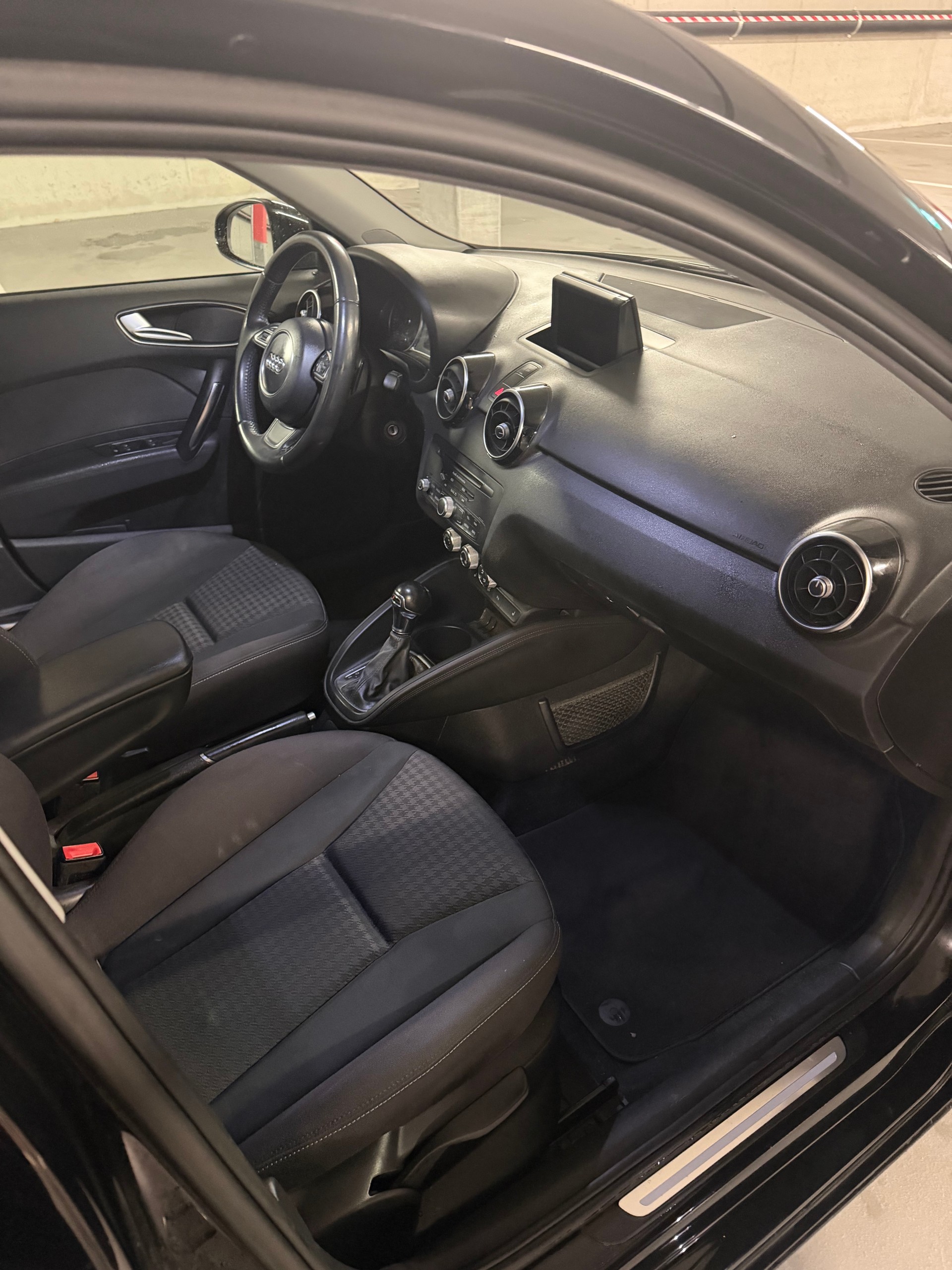 AUDI A1 Sportback 1.4 TFSI Attraction S-tronic-image-9
