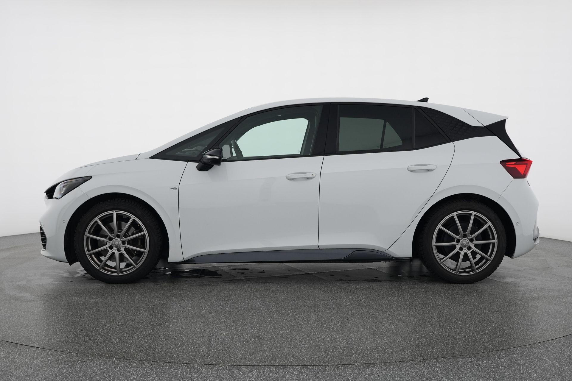 CUPRA Born 77 kWh e-Boost mit Wärmepumpe & Panoramadach (Modelljahr 2025)-showroom-element-1