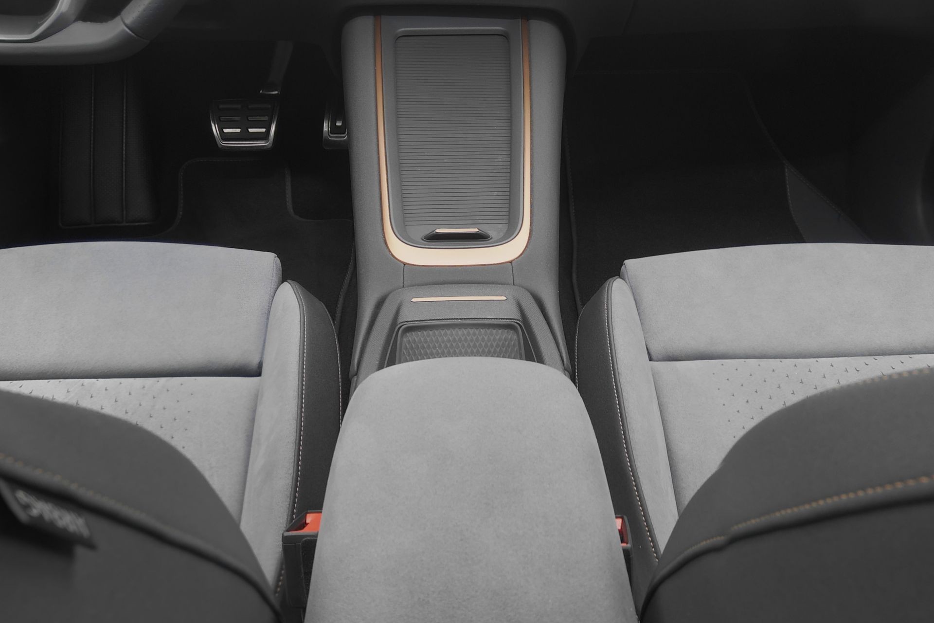 CUPRA Born 77 kWh e-Boost mit Wärmepumpe & Panoramadach (Modelljahr 2025)-image-9