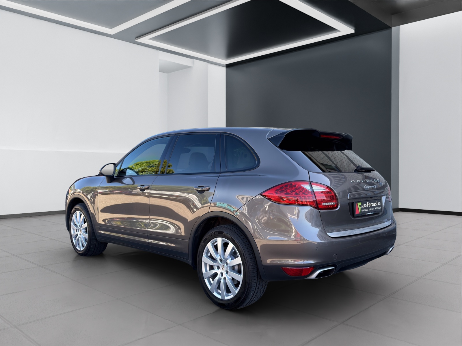 PORSCHE Cayenne S-showroom-element-3