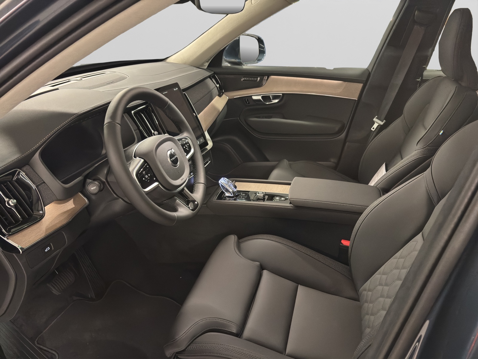 VOLVO XC90 2.0 B5 MH Ultra Bright AWD-showroom-element-3