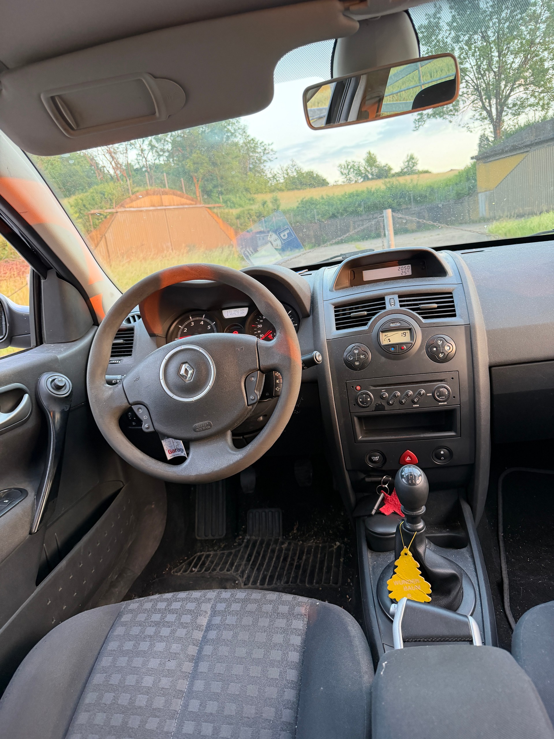 RENAULT Mégane Break 2.0 16V Expression-image-9