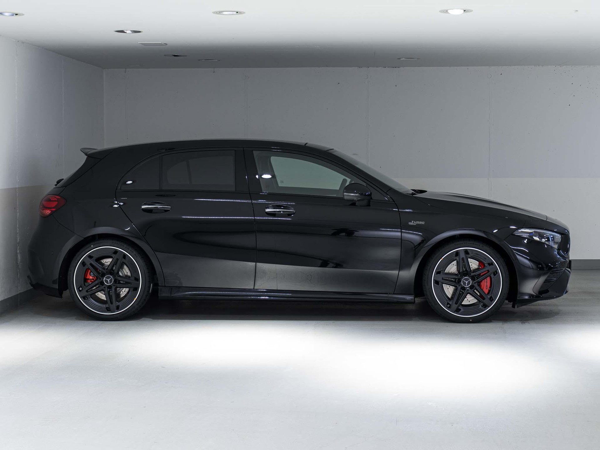 MERCEDES-BENZ A 35 AMG 4MATIC-image-1