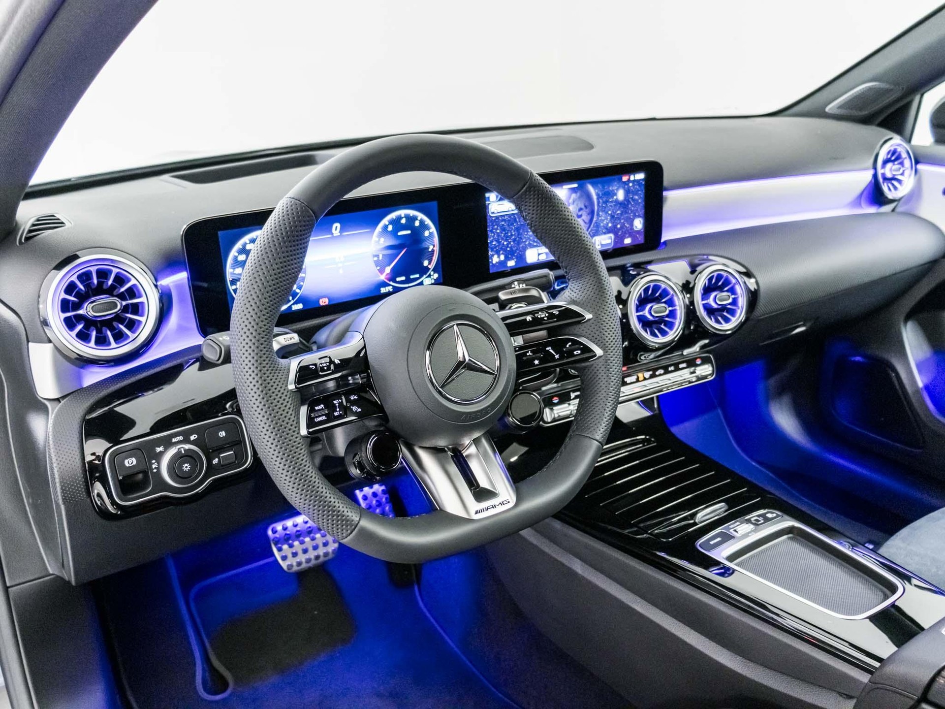 MERCEDES-BENZ A 35 AMG 4MATIC-image-9