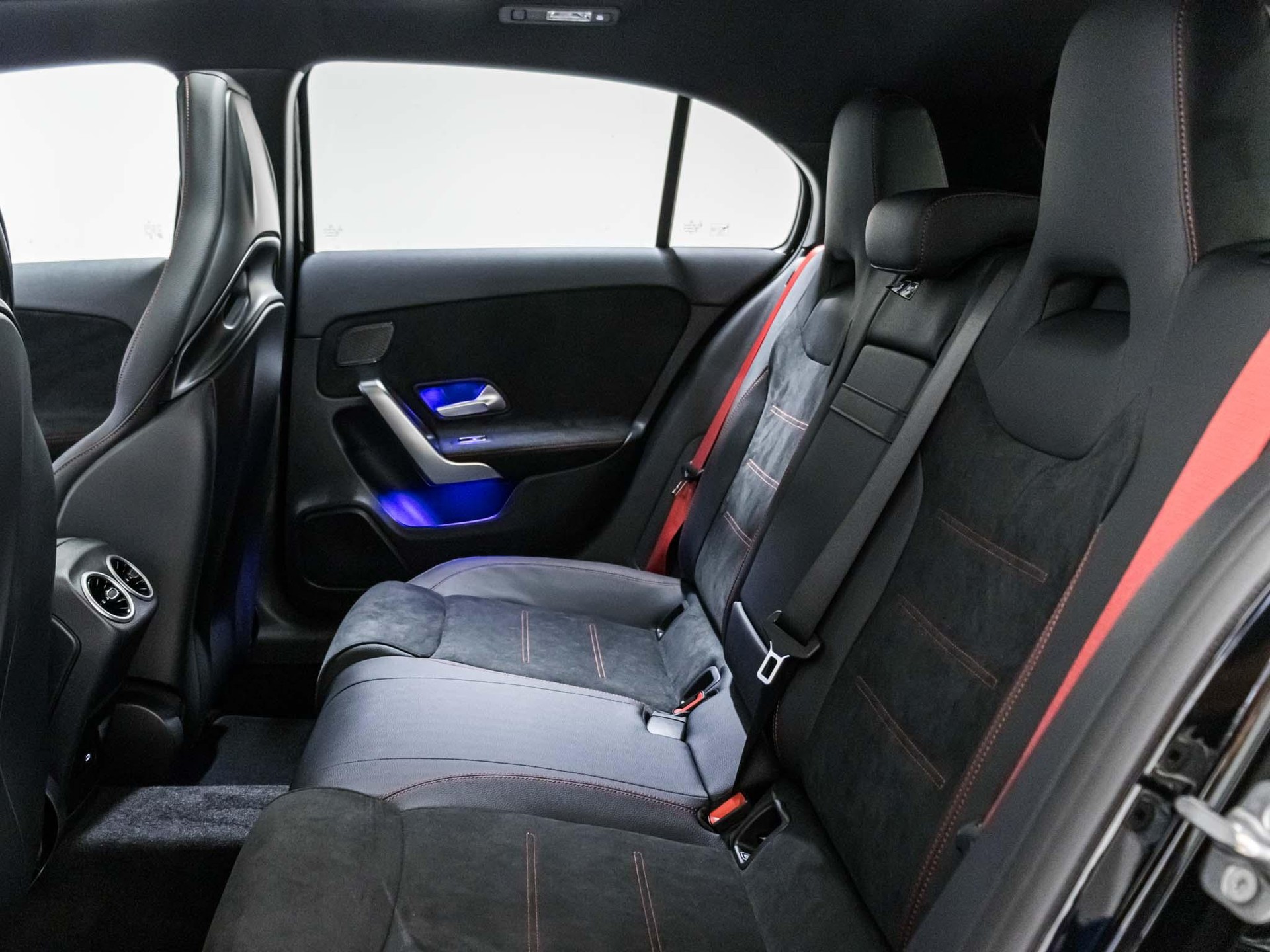 MERCEDES-BENZ A 35 AMG 4MATIC-image-7