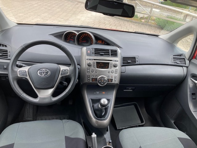TOYOTA Verso 1.8 Linea Sol-image-10