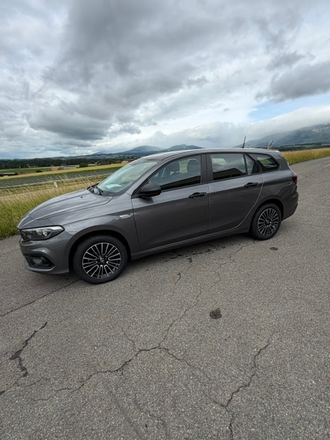 FIAT Tipo 1.5 Hybrid Station Wagon Swiss Edition-image-3