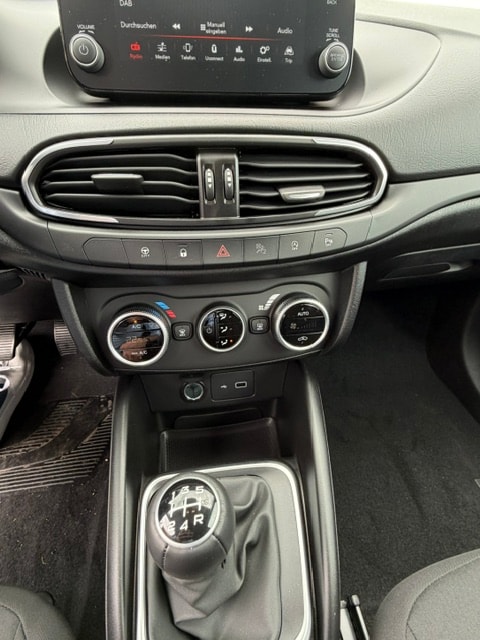 FIAT Tipo 1.5 Hybrid Station Wagon Swiss Edition-image-12