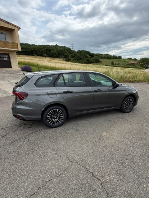 FIAT Tipo 1.5 Hybrid Station Wagon Swiss Edition-image-7