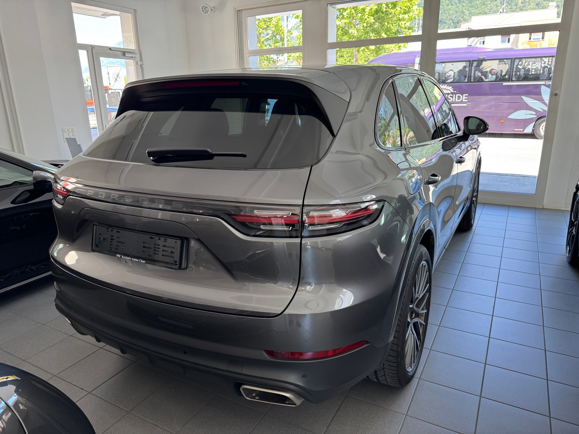 PORSCHE Cayenne-image-5