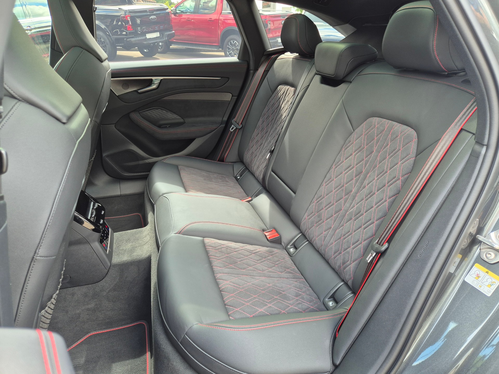 AUDI A6 Avant TFSI quattro 270 kW S tronic-image-16