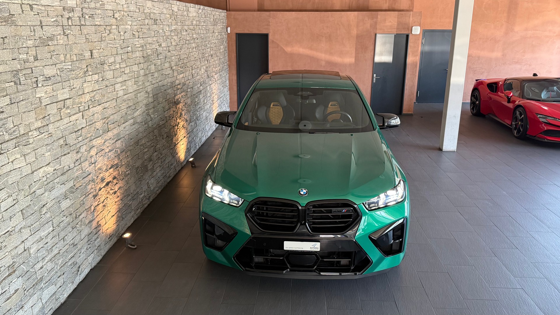 BMW X6M Competition M Individual-Fahrzeug-showroom-element-3