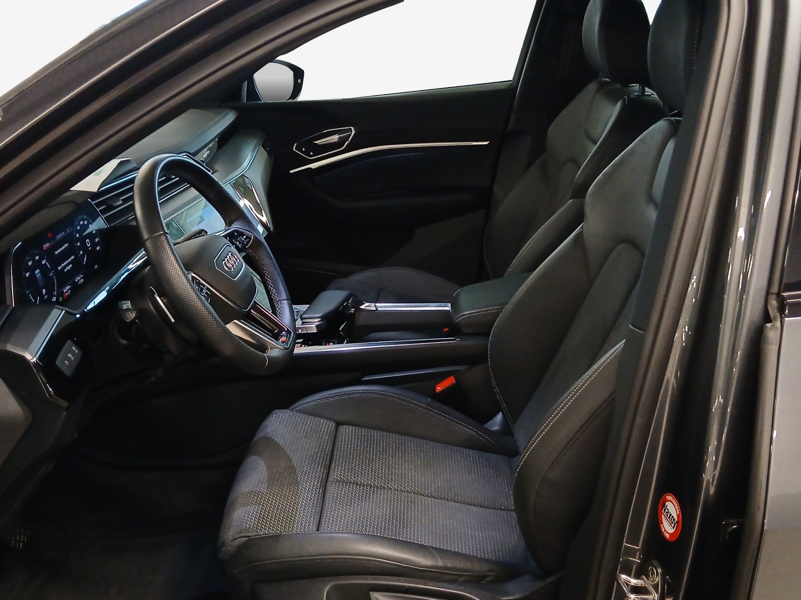 AUDI e-tron 55 S Line quattro-image-8