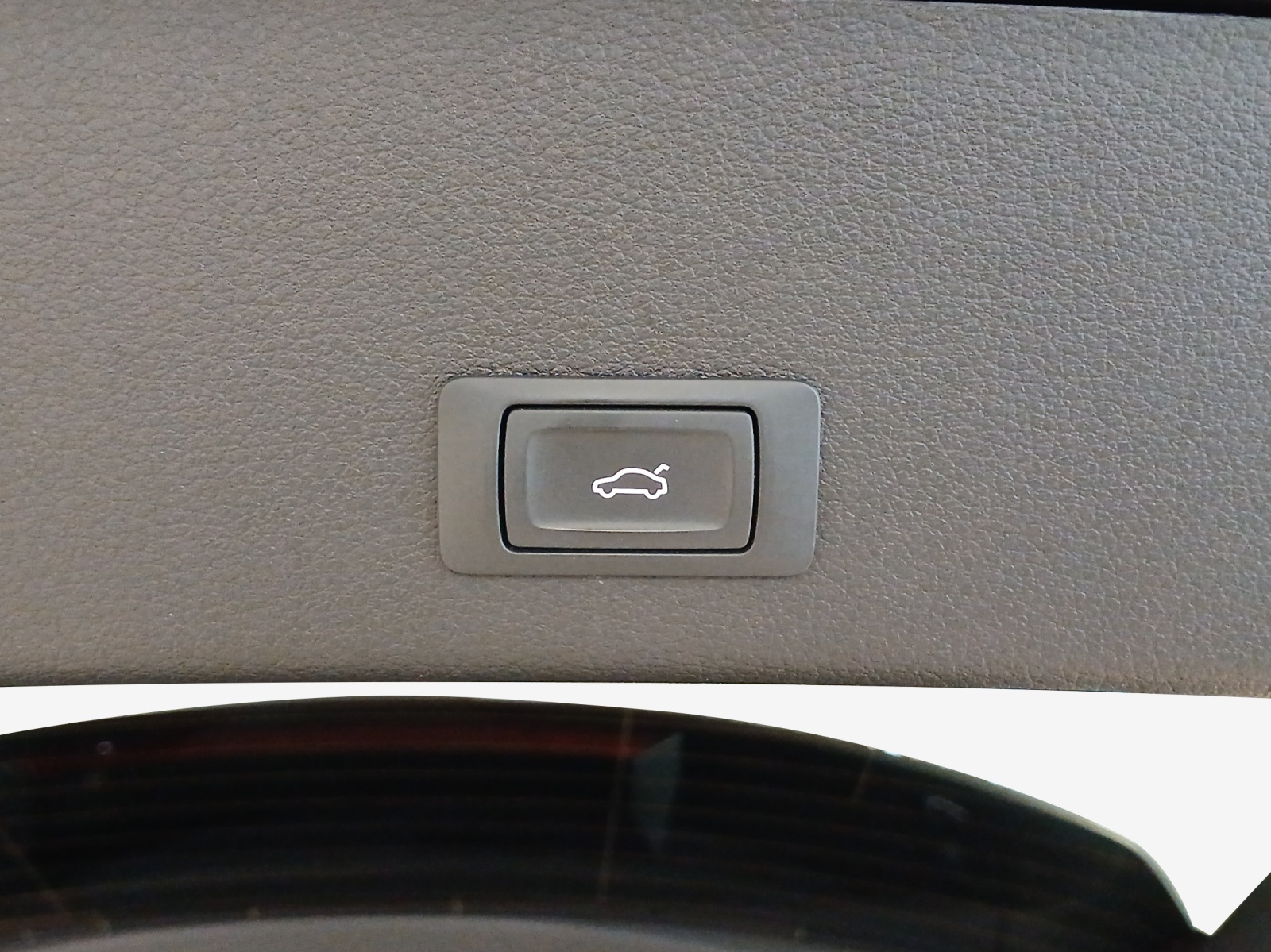 AUDI e-tron 55 S Line quattro-image-14