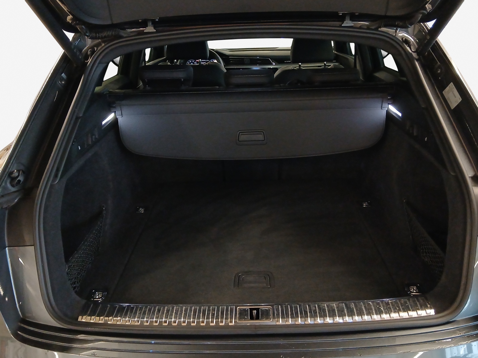 AUDI e-tron 55 S Line quattro-image-13
