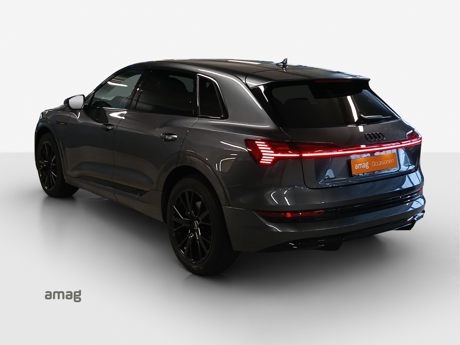 AUDI e-tron 55 S Line quattro-image-3