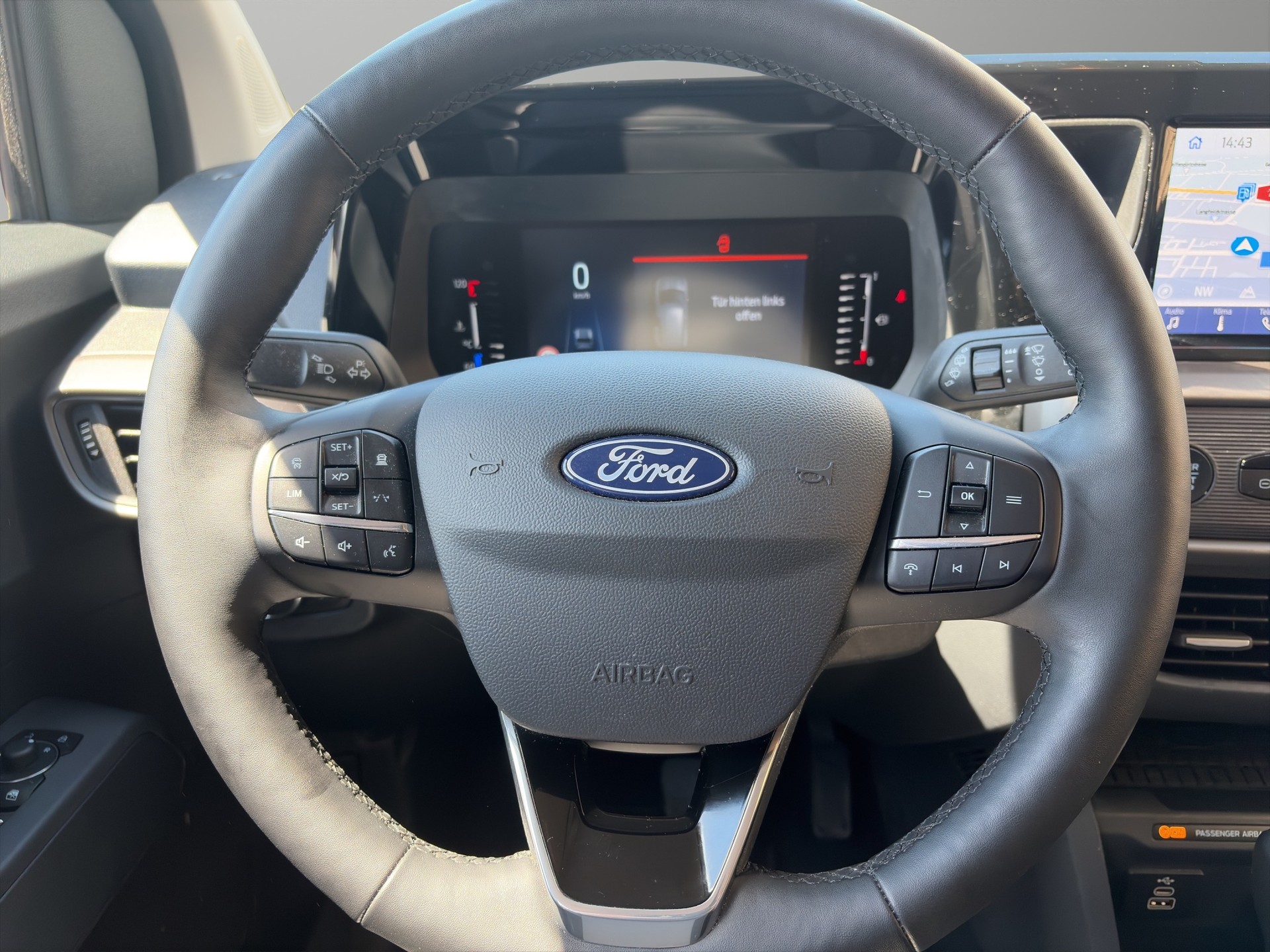 FORD Tourneo Courier 1.0 EcoBoost Titanium-image-4
