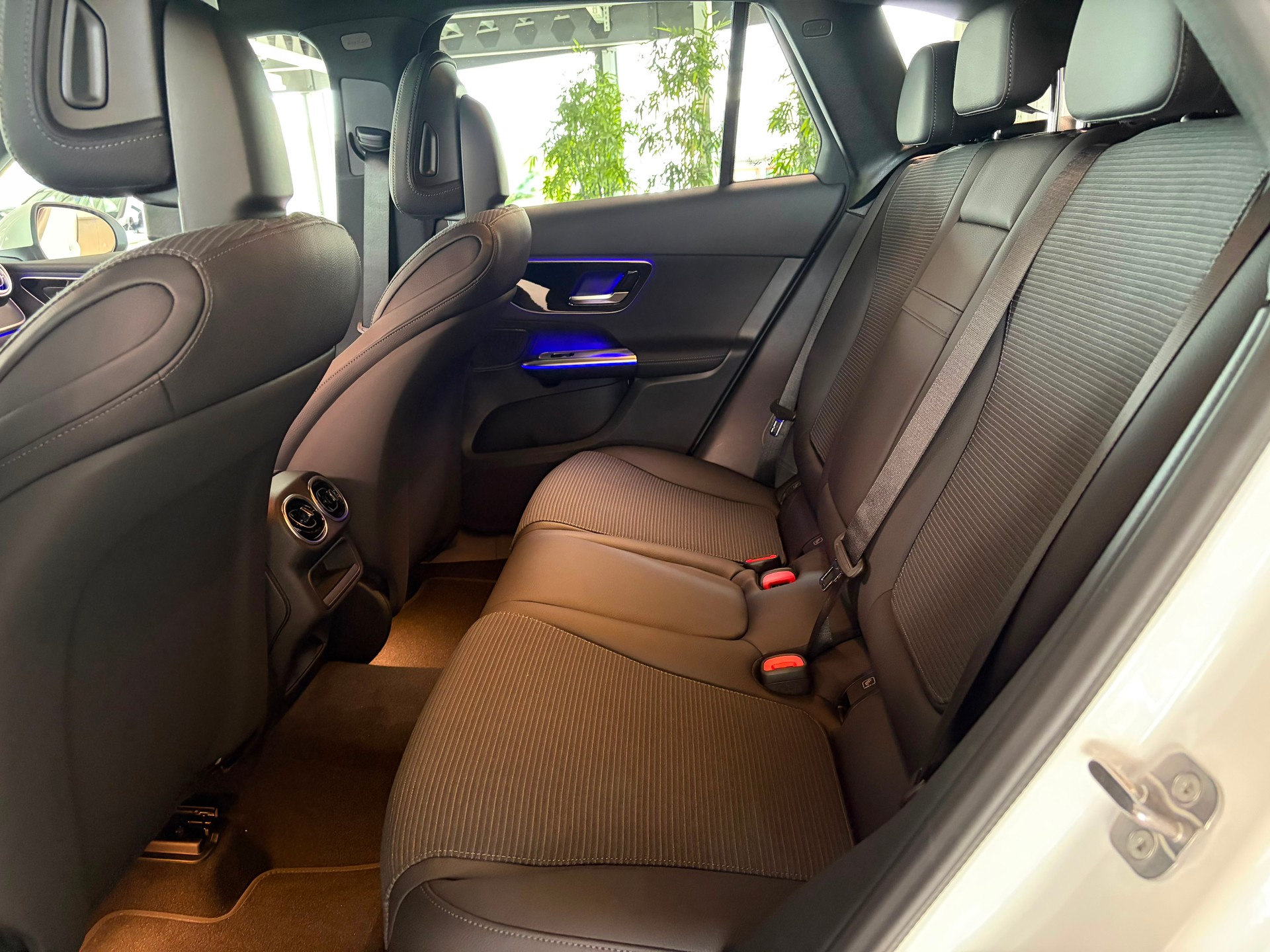 MERCEDES-BENZ GLC 300 e 4Matic 9G-Tronic-image-10