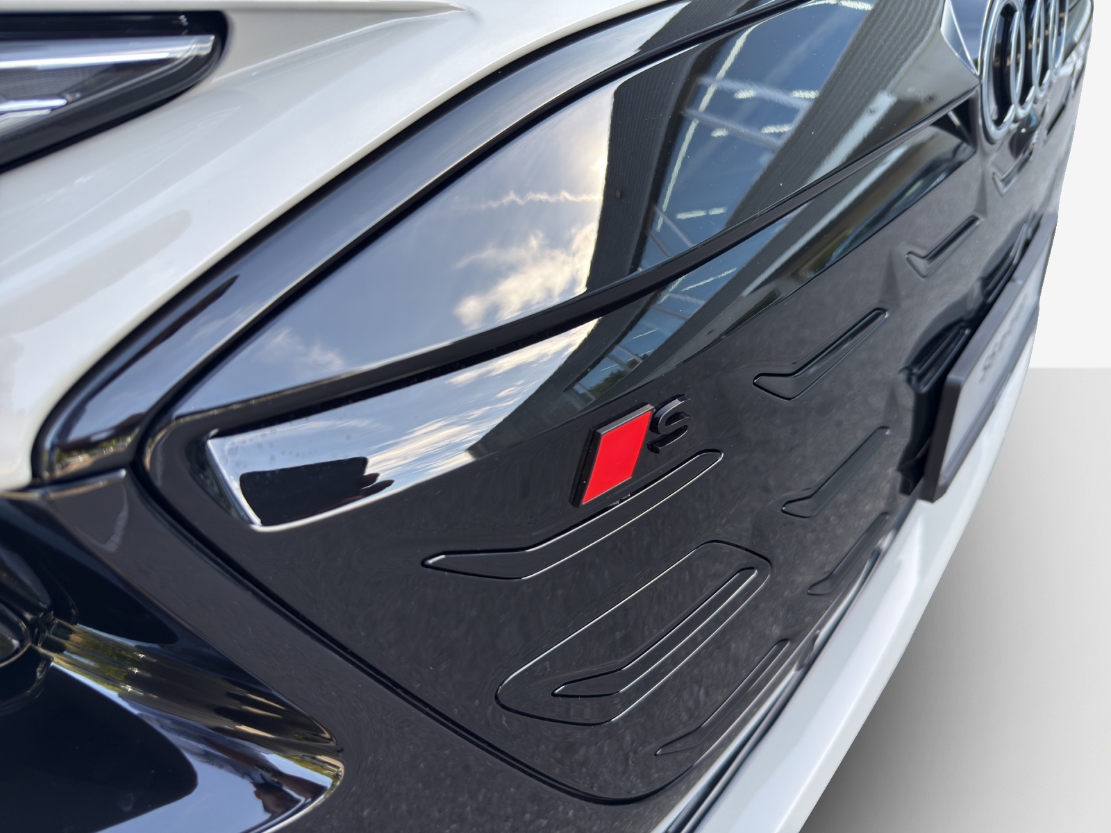 AUDI S6 Avant e-tron quattro-image-29
