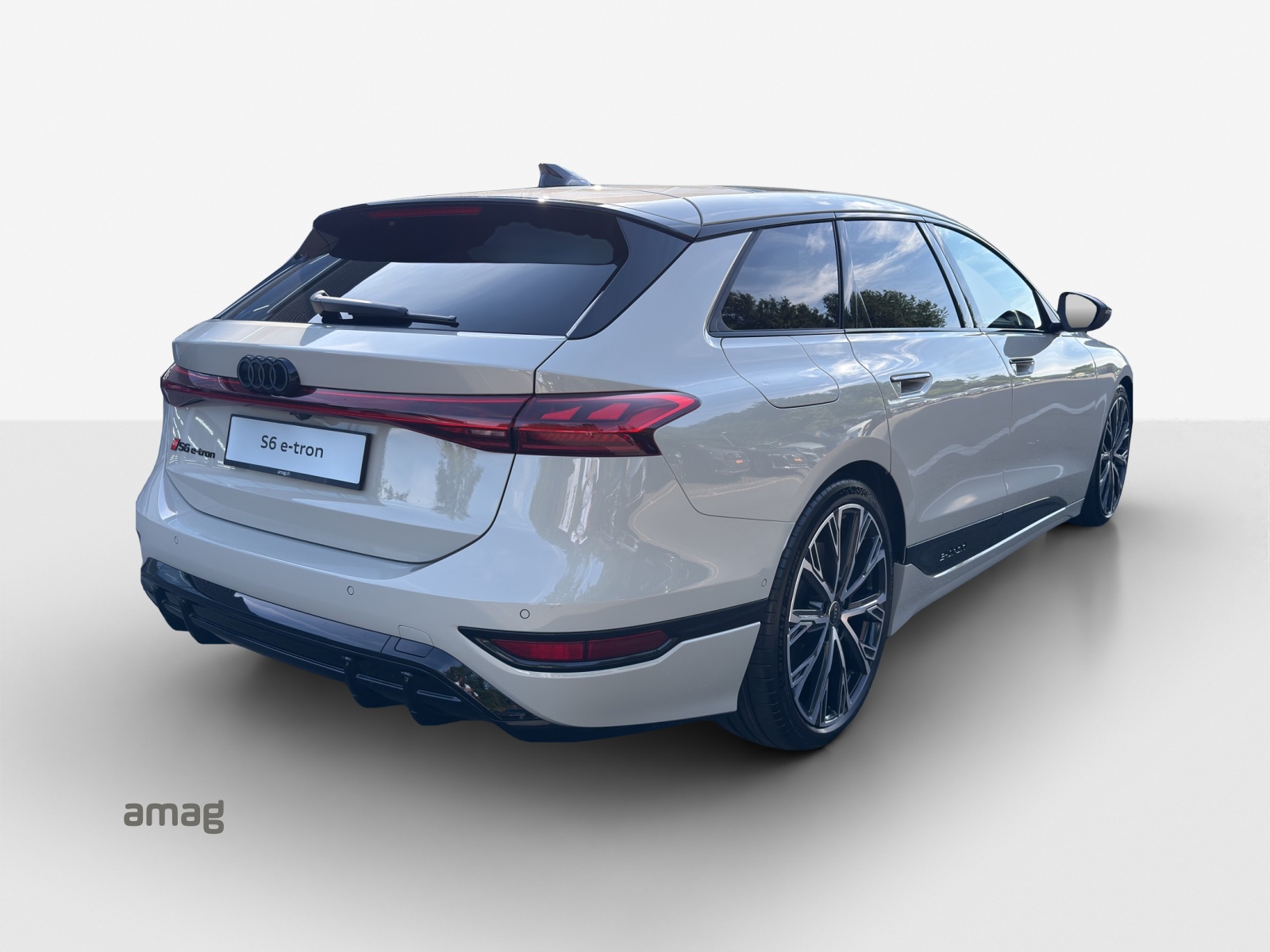 AUDI S6 Avant e-tron quattro-image-9
