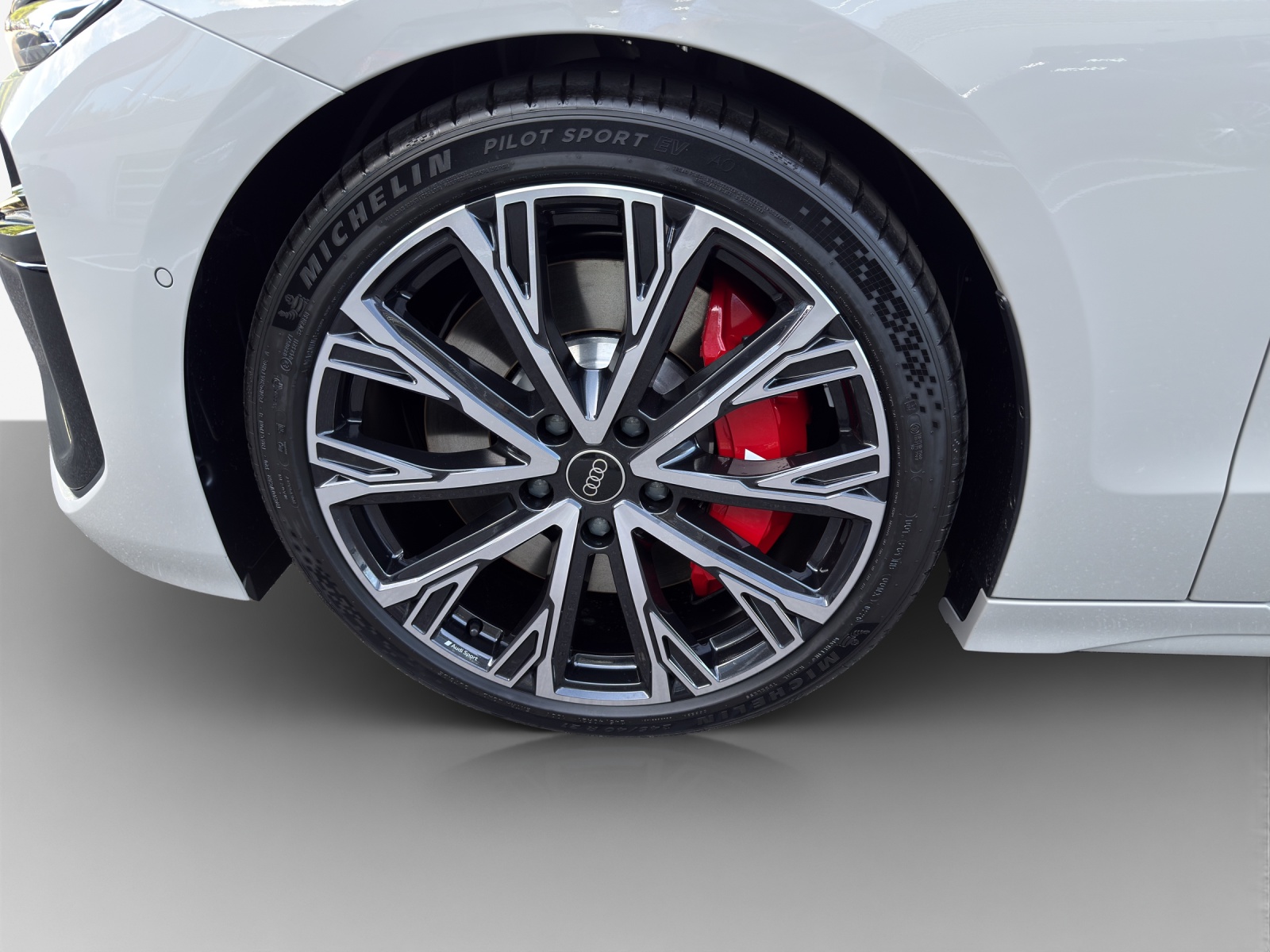 AUDI S6 Avant e-tron quattro-image-27