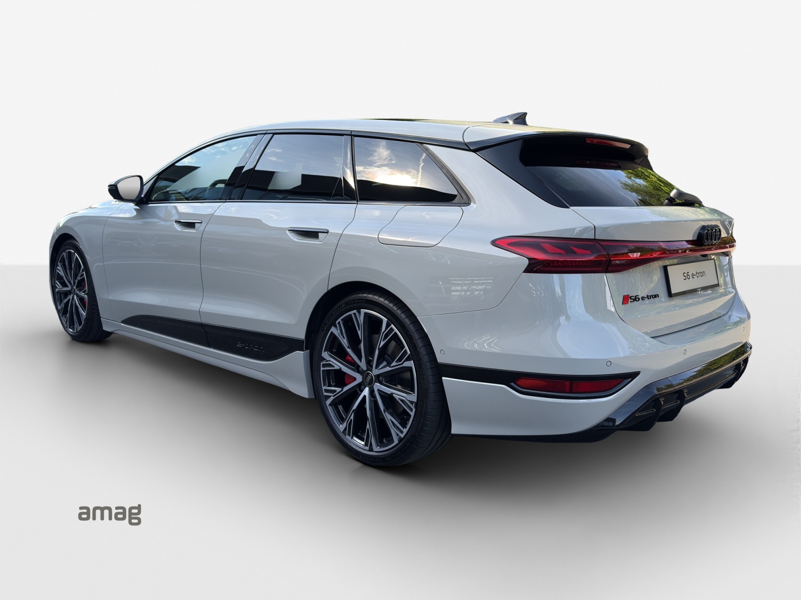 AUDI S6 Avant e-tron quattro-image-4