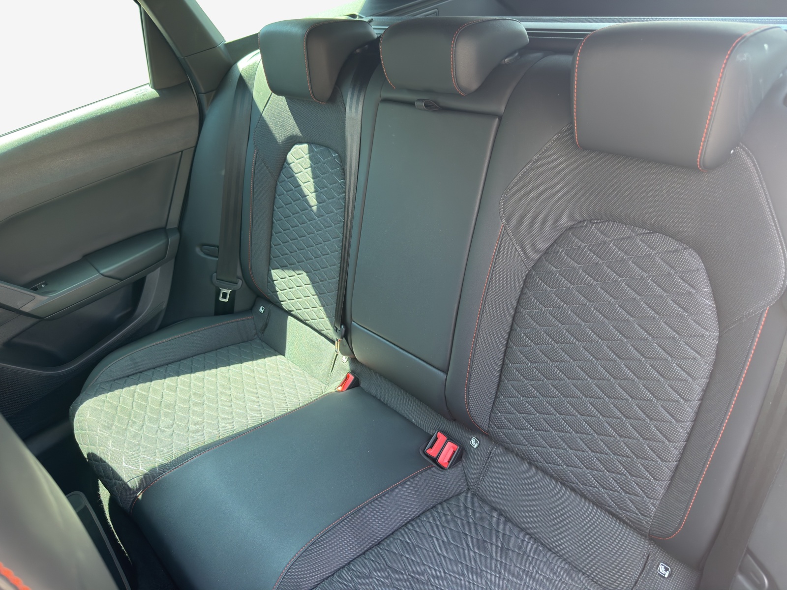 SEAT Leon ST 1.5 eHybrid pHEV DSG FR-image-11