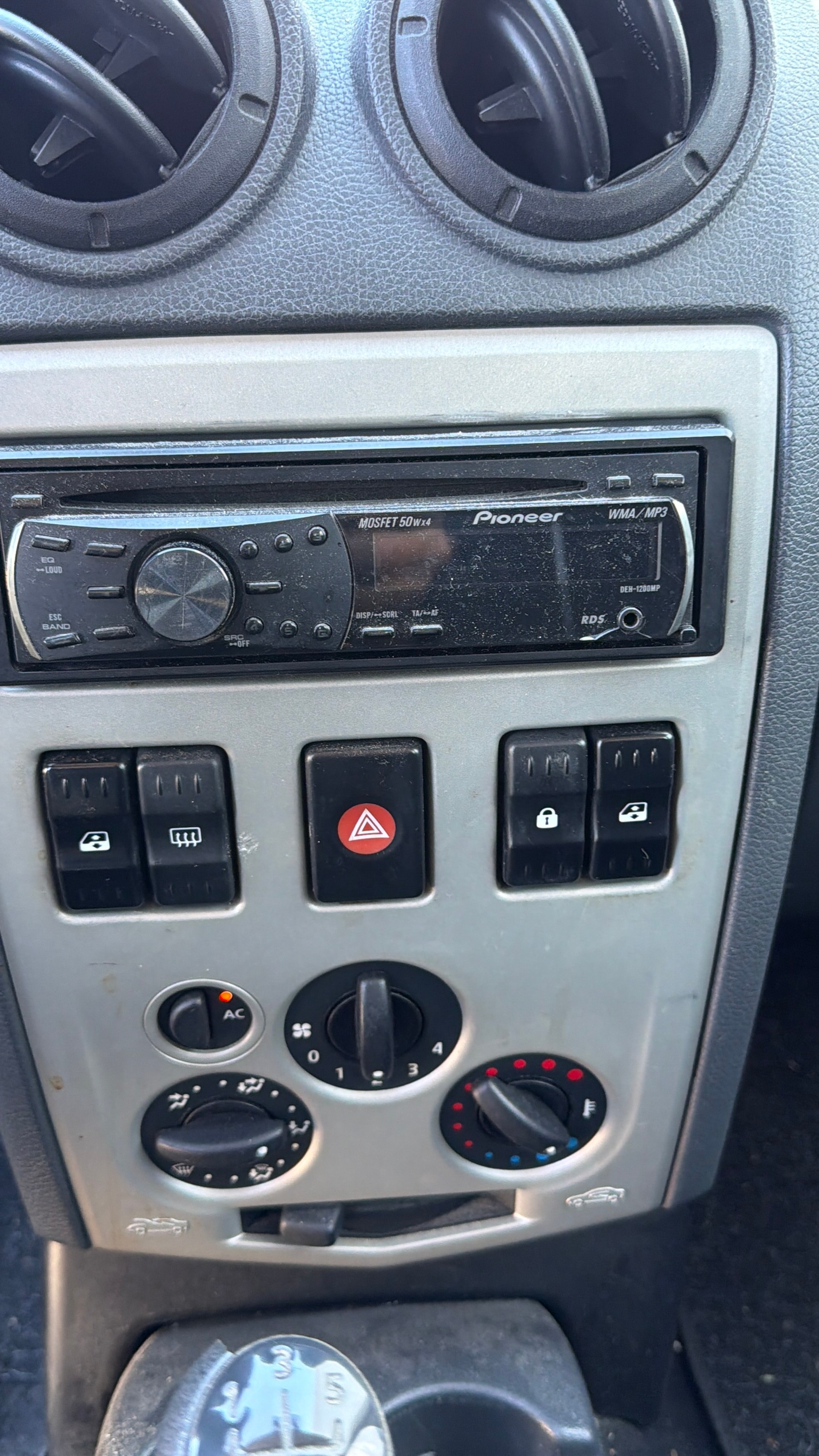 DACIA Logan 1.6 Ambiance-image-14