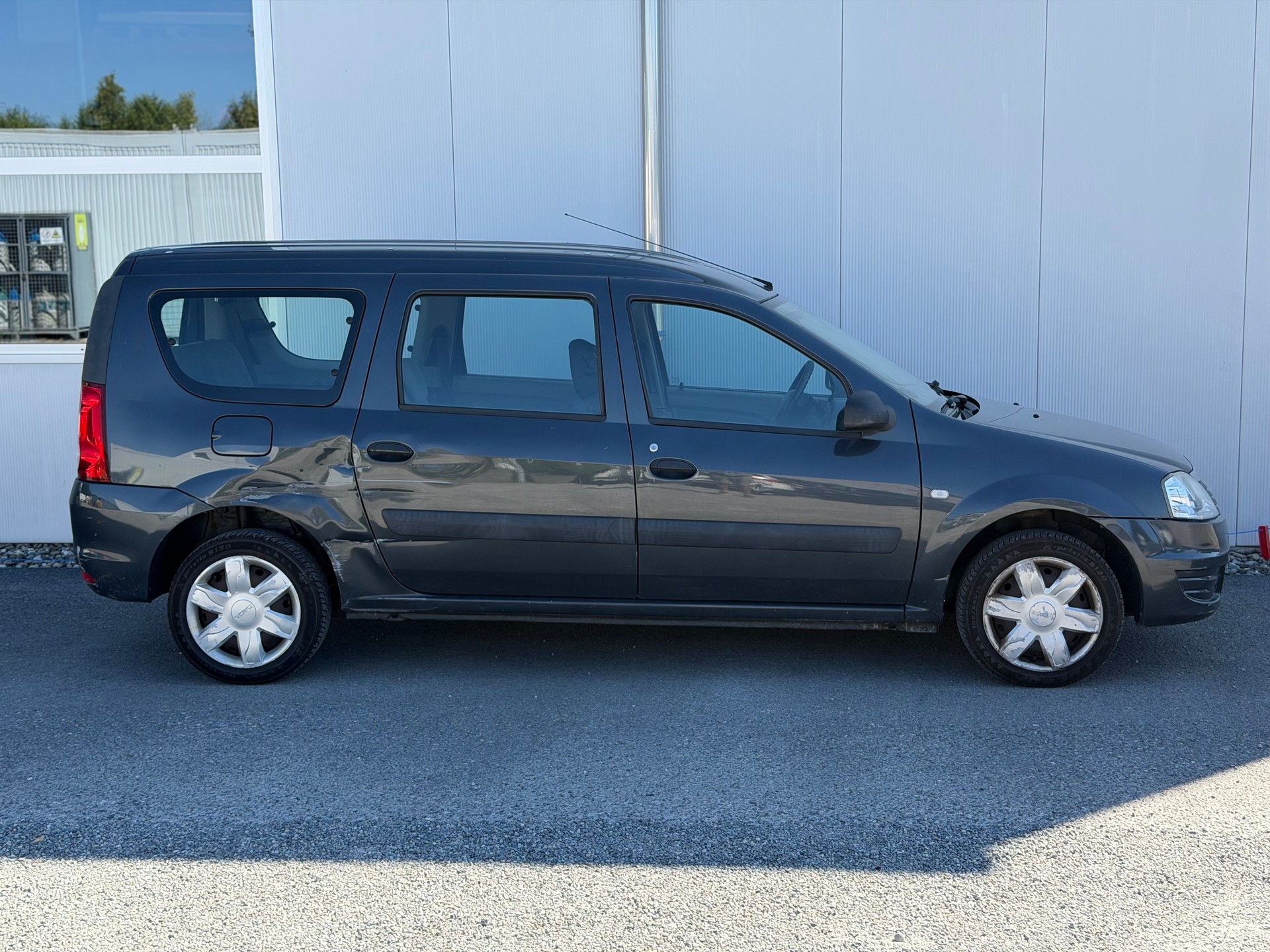 DACIA Logan 1.6 Ambiance-image-5