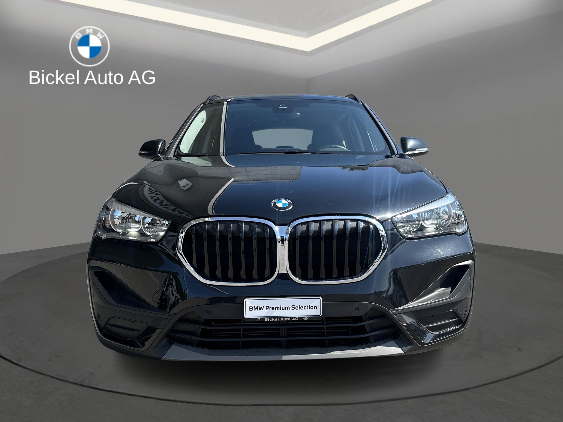 BMW X1 xDrive 18d-showroom-element-3