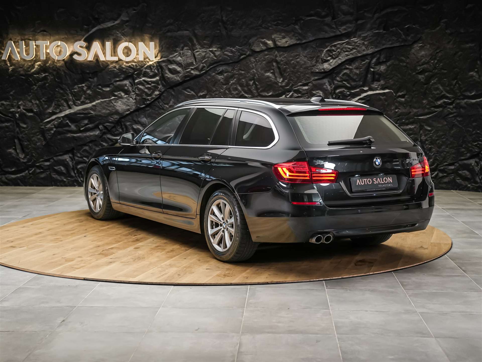 BMW 520d Touring xDrive Steptronic *CH Auto*El. Sitze*Sitzheizung*-showroom-element-3