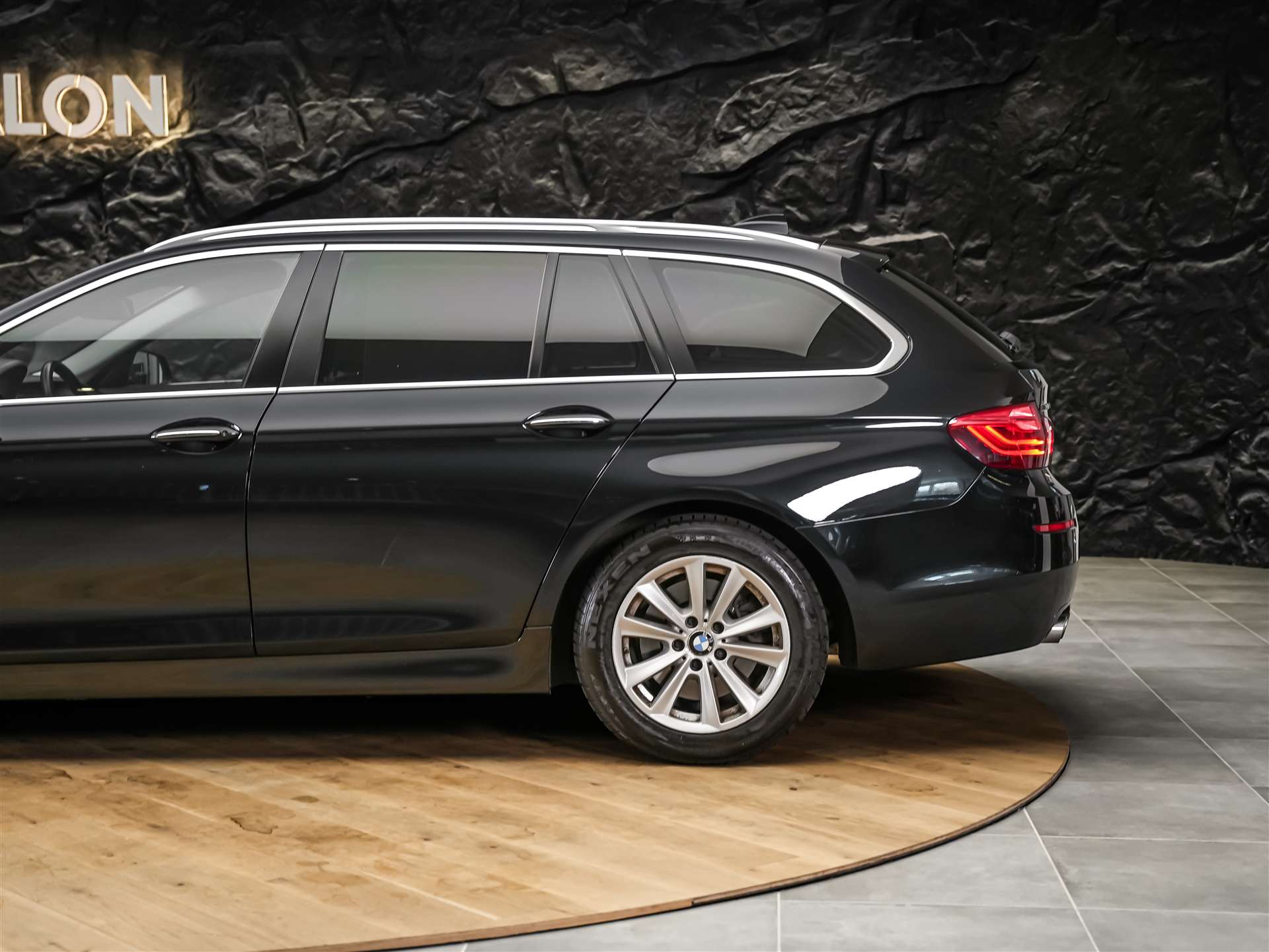 BMW 520d Touring xDrive Steptronic *CH Auto*El. Sitze*Sitzheizung*-image-17